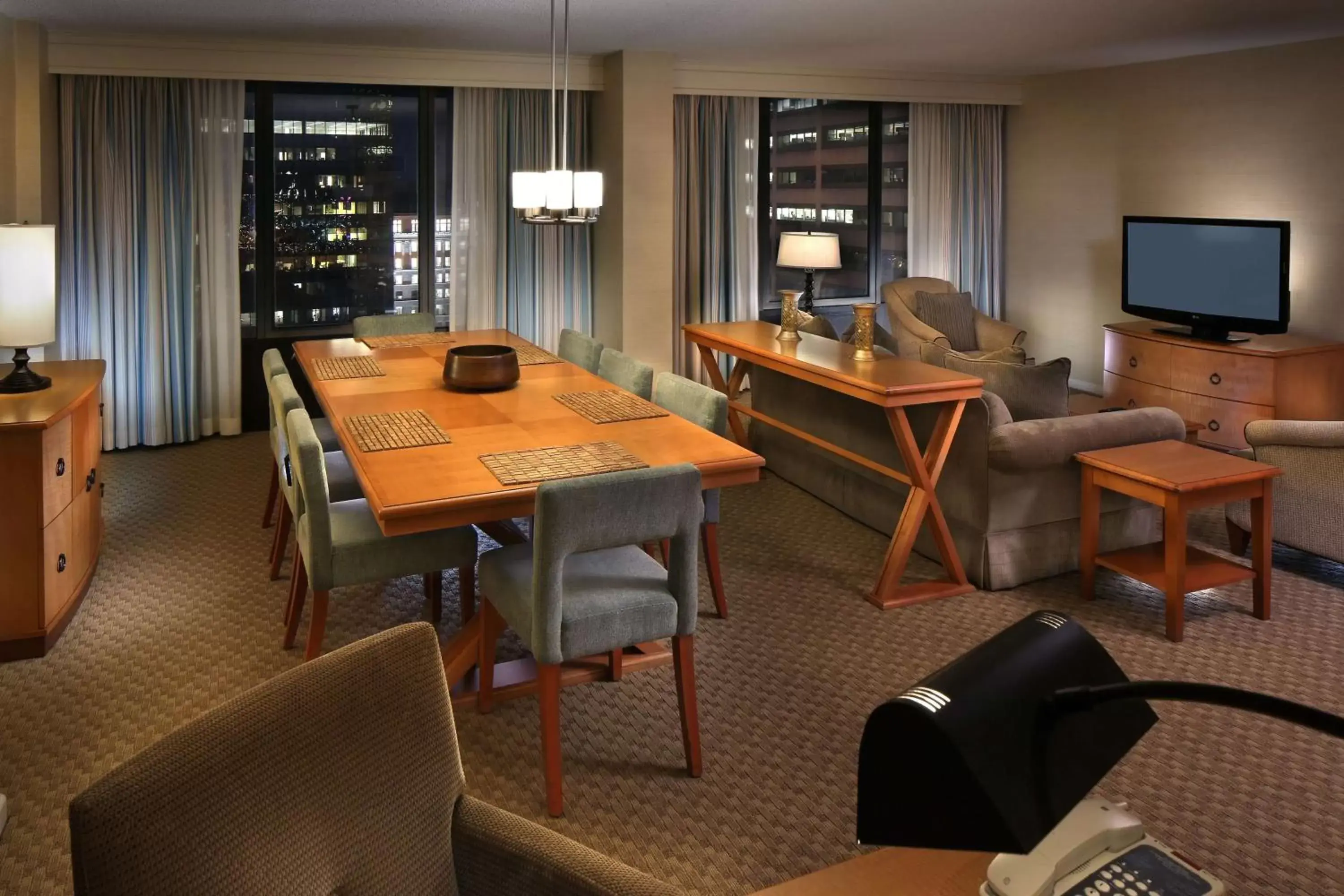 Living room, Restaurant/Places to Eat in Hilton Hartford