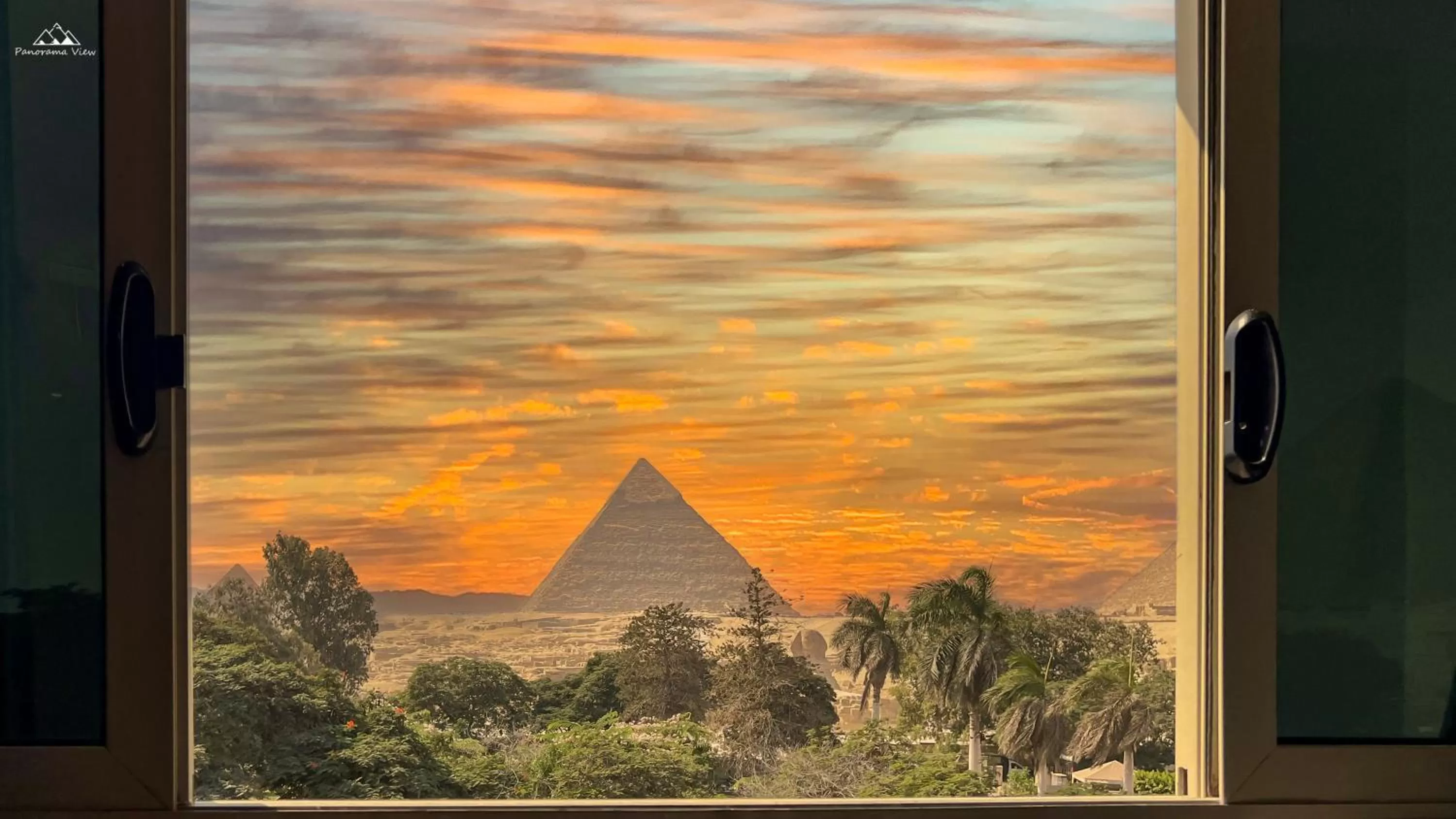 Restaurant/places to eat in PANORAMA view pyramids