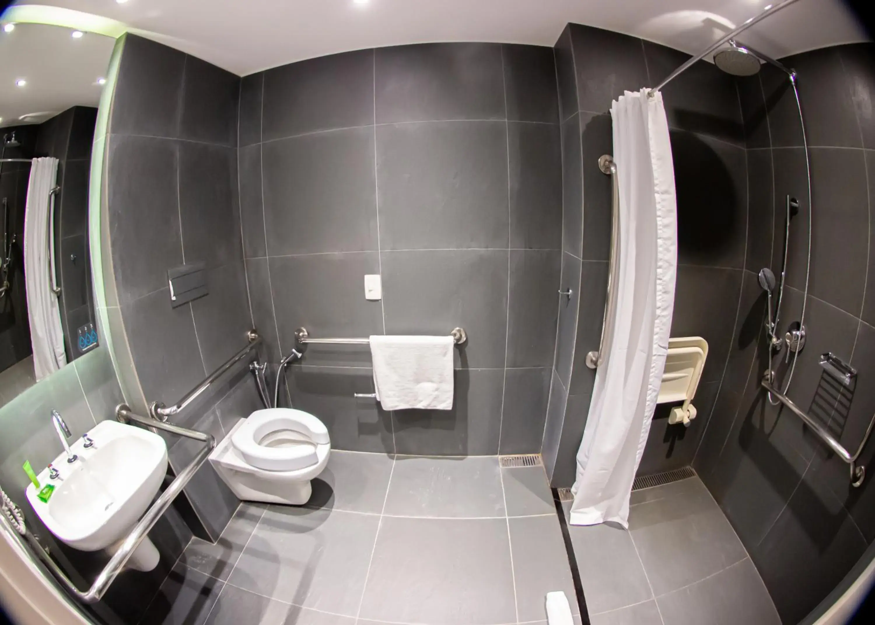 Bathroom in Ibis Styles RJ Botafogo