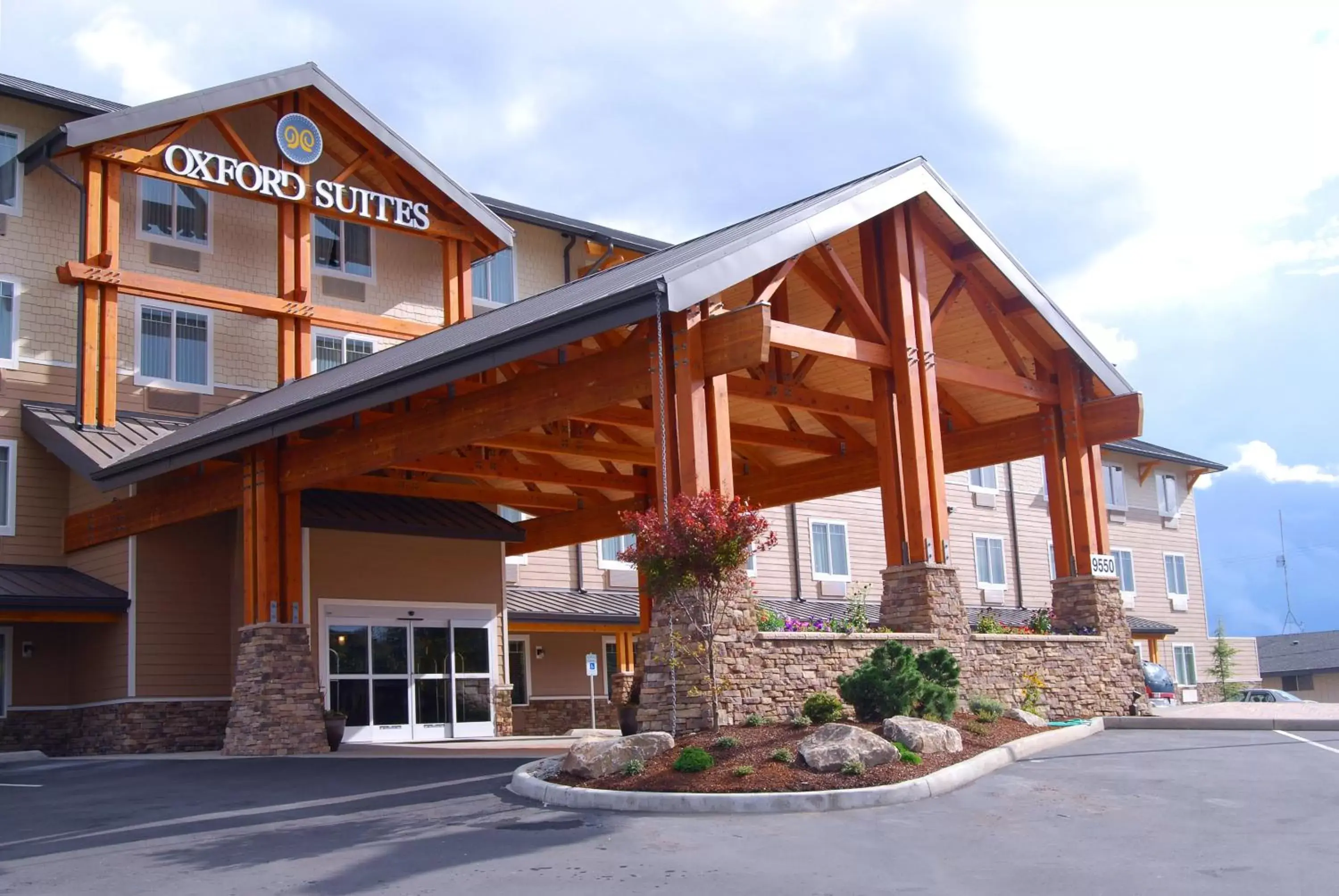 Facade/entrance in Oxford Suites Silverdale Facade/entrance in Oxford Suites Silverdale