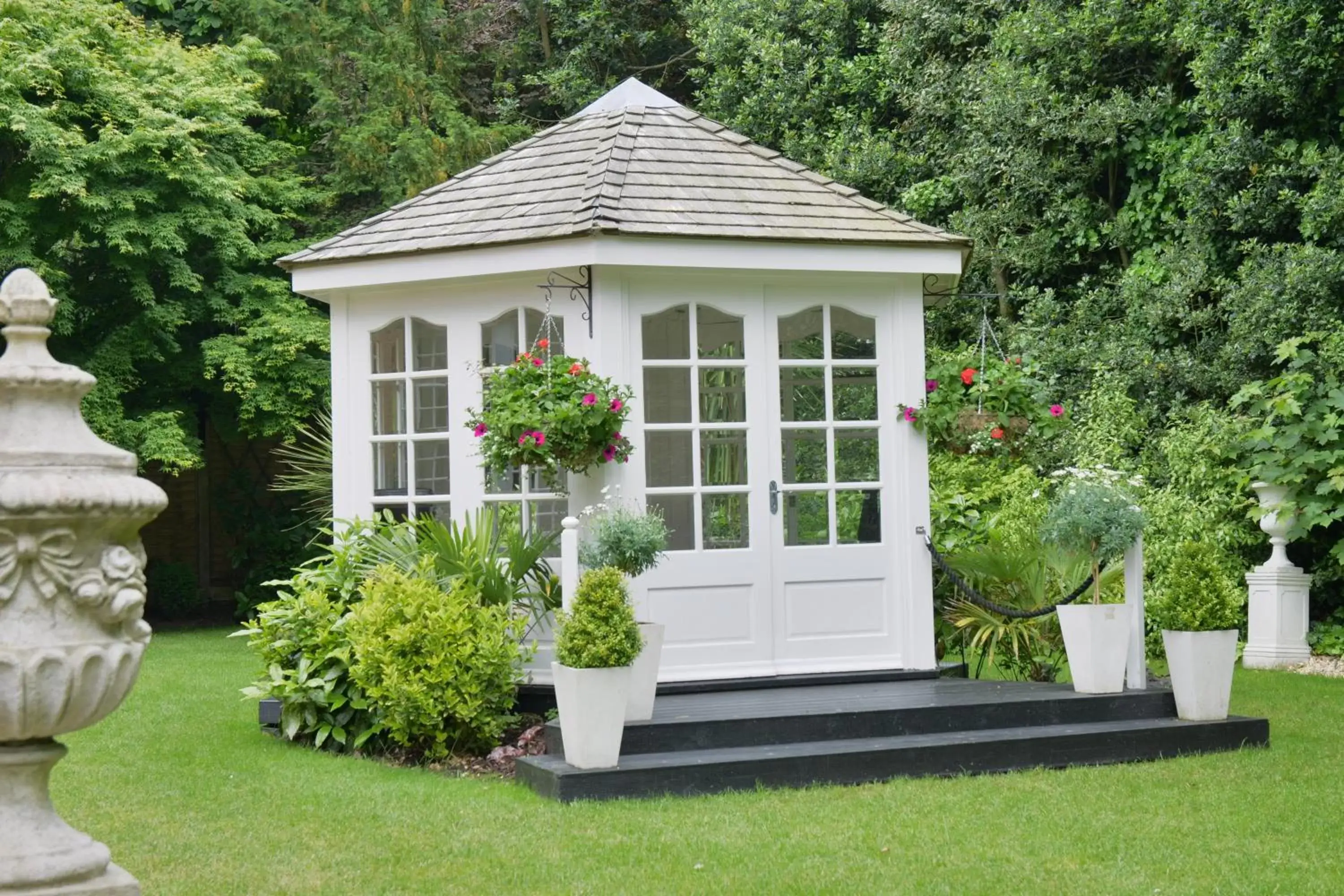 Garden, Property Building in Langtry Manor Hotel