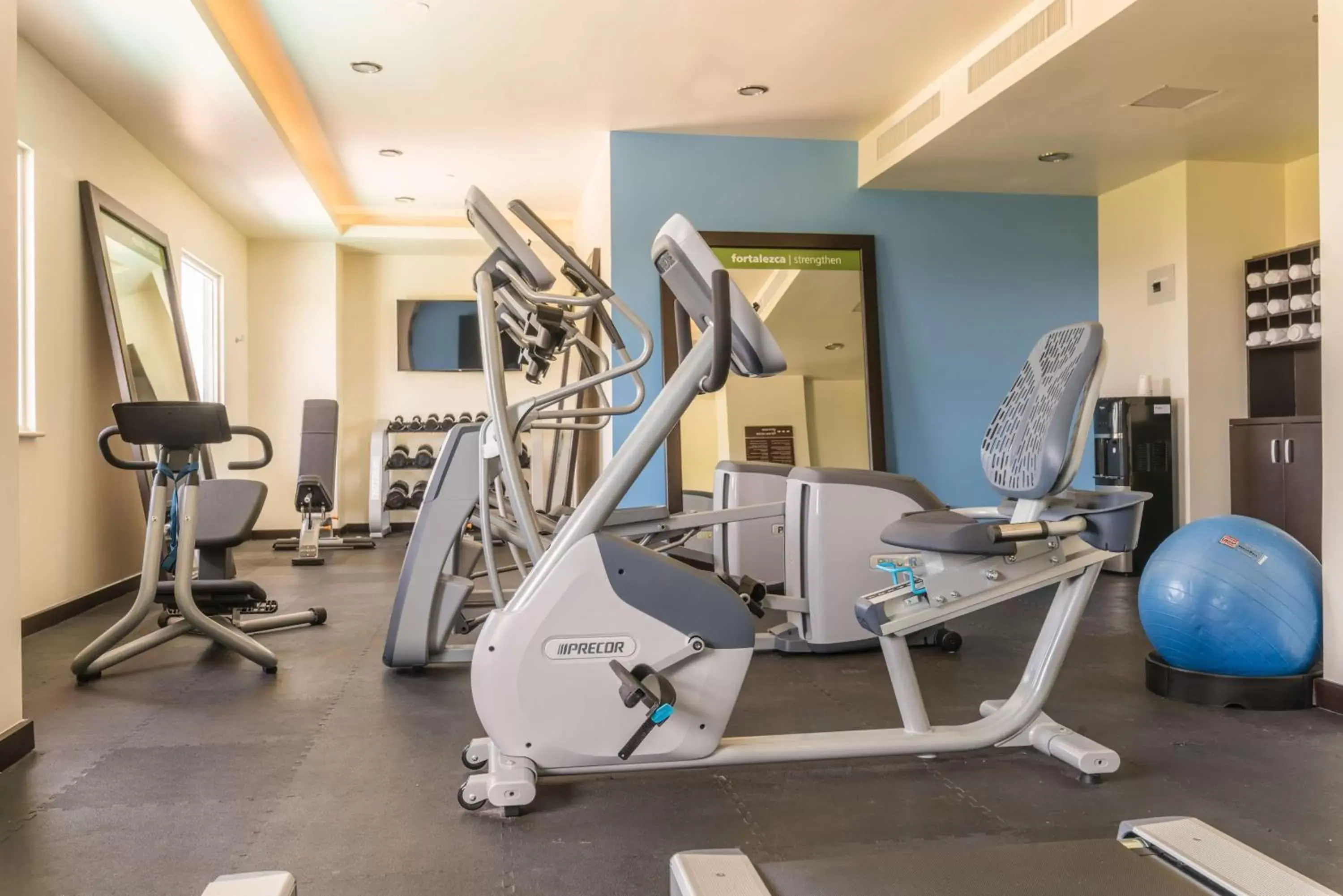 Fitness centre/facilities in Hampton Inn & Suites by Hilton Salamanca Bajio Fitness centre/facilities in Hampton Inn & Suites by Hilton Salamanca Bajio