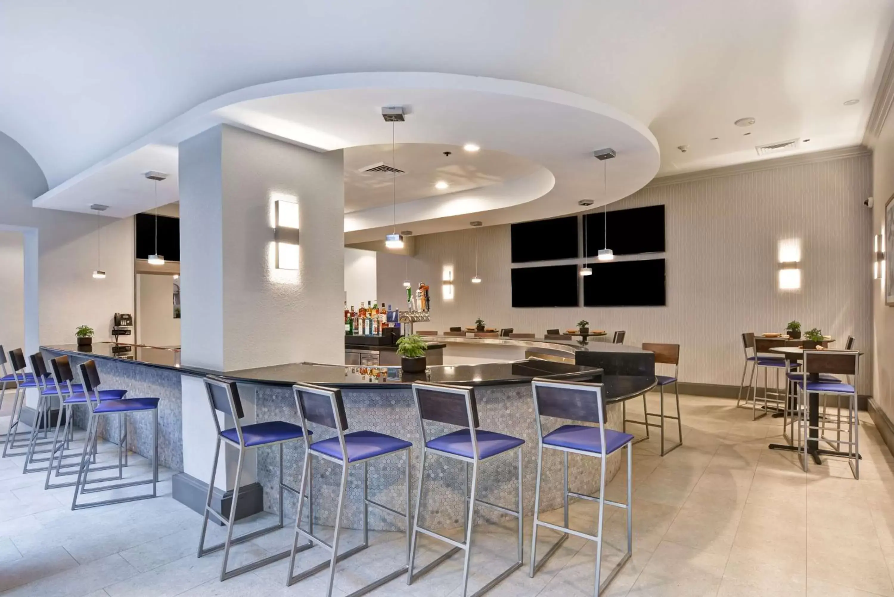Lounge or bar, Lounge/Bar in Embassy Suites by Hilton Miami International Airport