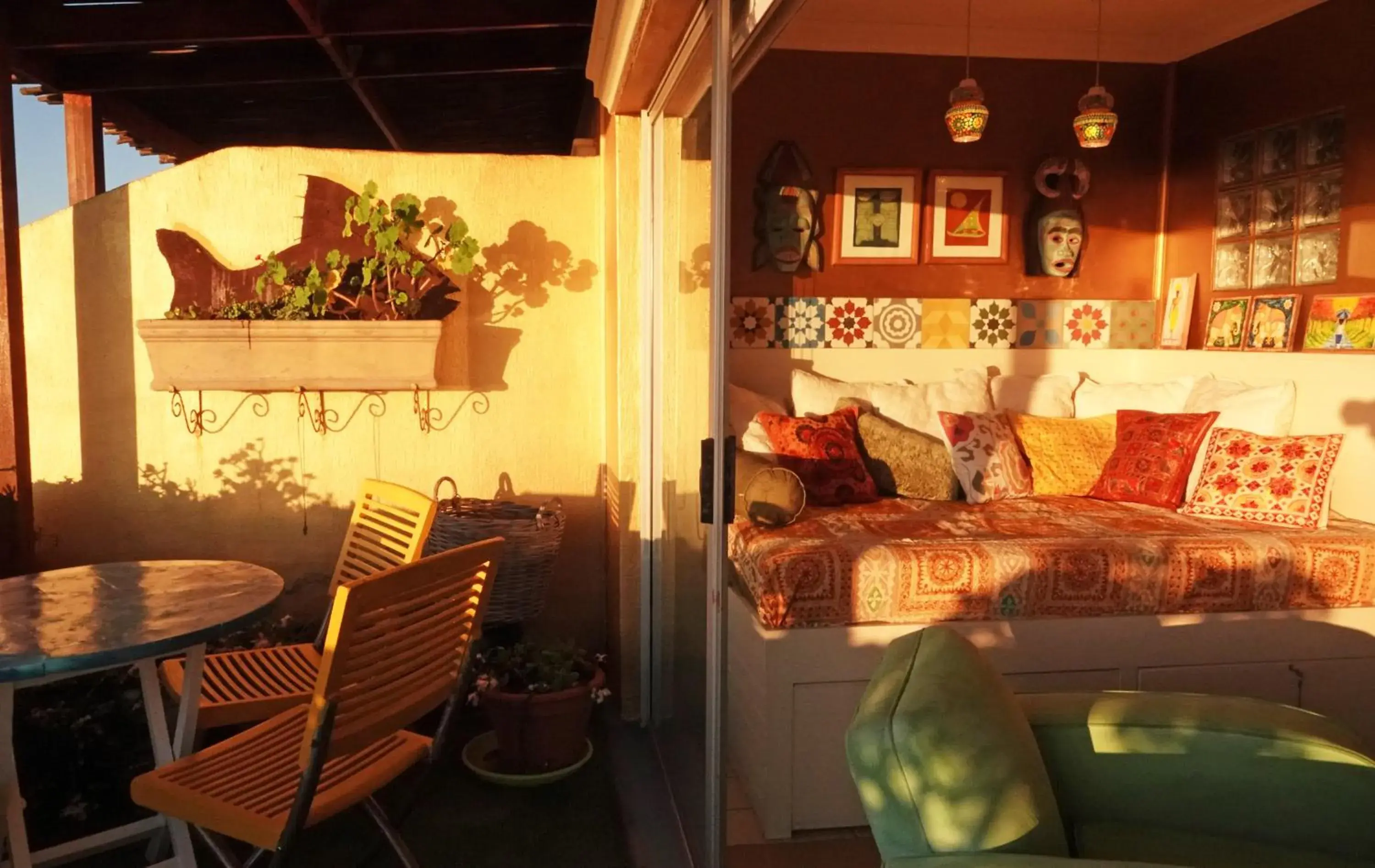 Balcony/Terrace, Seating Area in Dolphin Inn Guesthouse