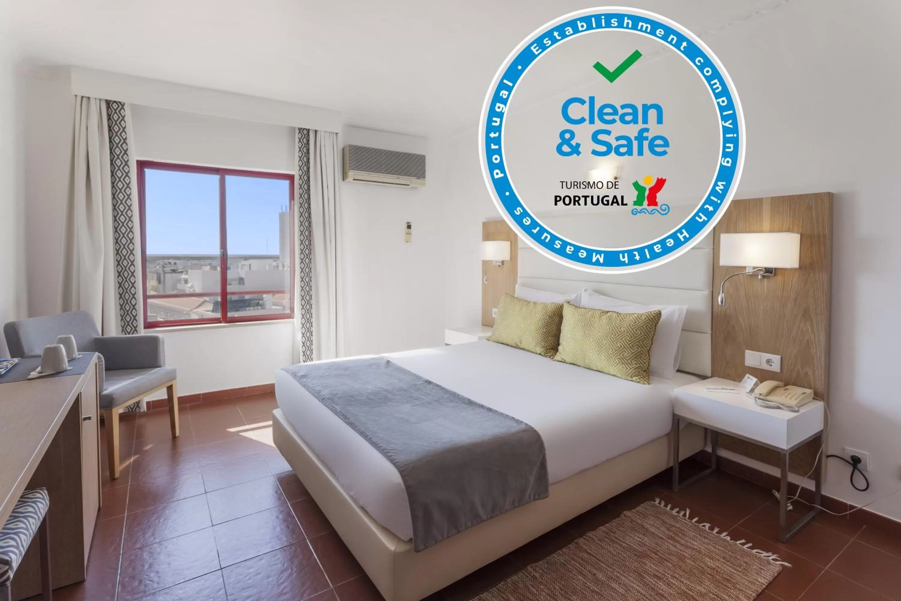 Bed in Best Western Hotel Dom Bernardo