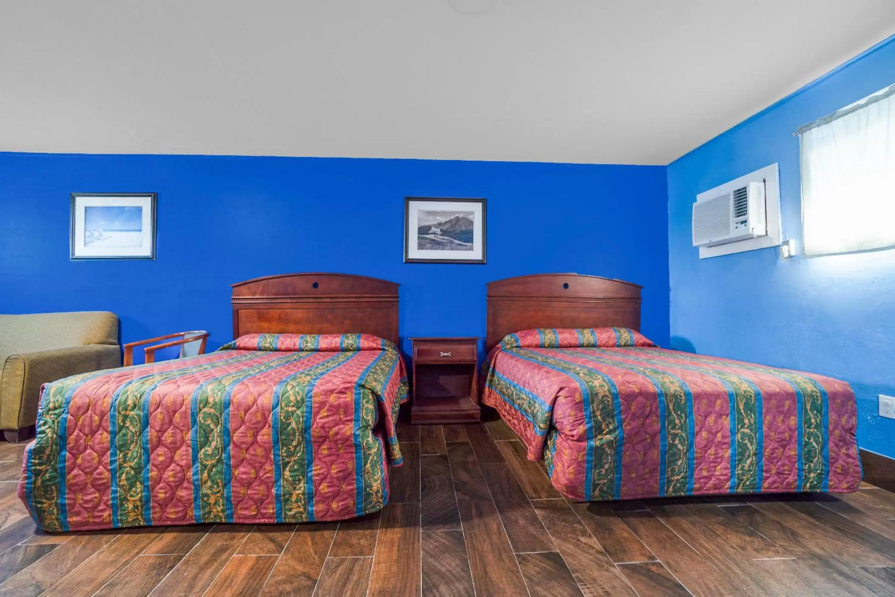 Bedroom, Bed in Monterrey Motel Padre Island, Corpus Christi BY OYO