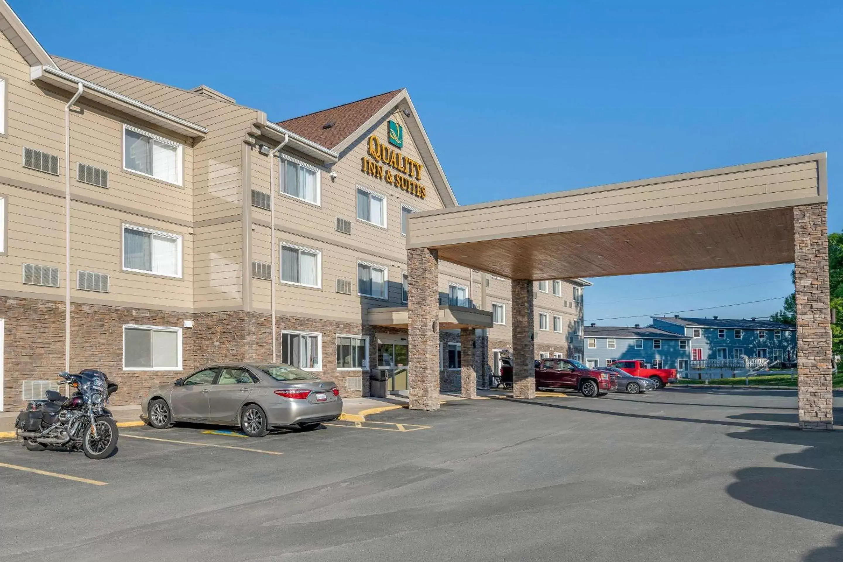 Property Building in Quality Inn & Suites