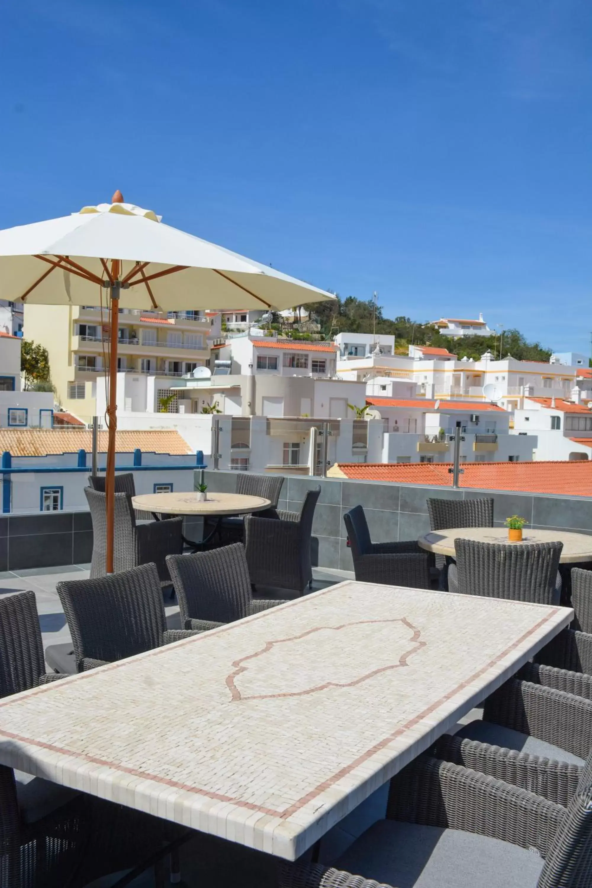 Lounge or bar in Hotel Carvoeiro Plaza