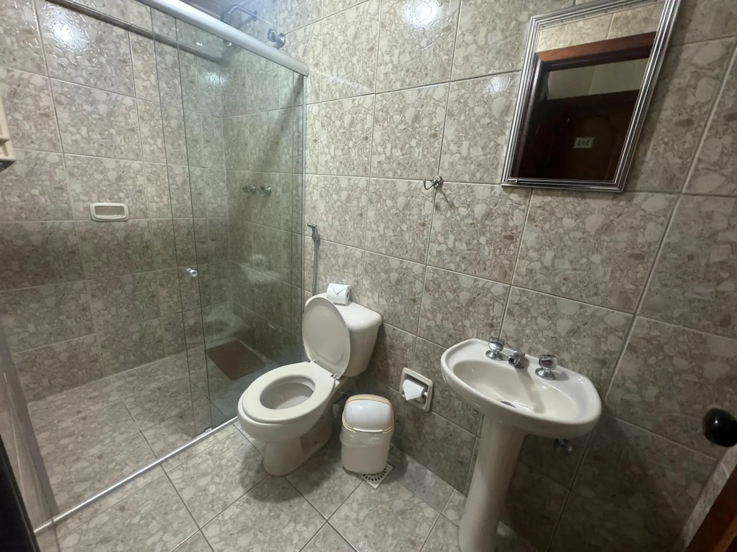 Bathroom in Hotel Garnier