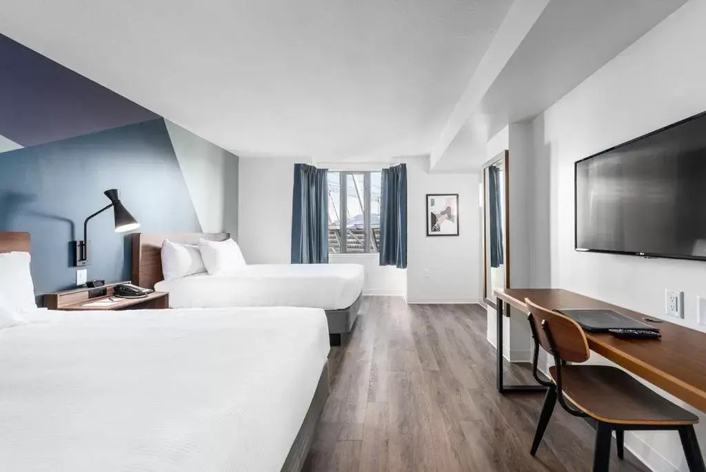 Superior Queen Room in YWCA Hotel Vancouver Superior Queen Room in YWCA Hotel Vancouver