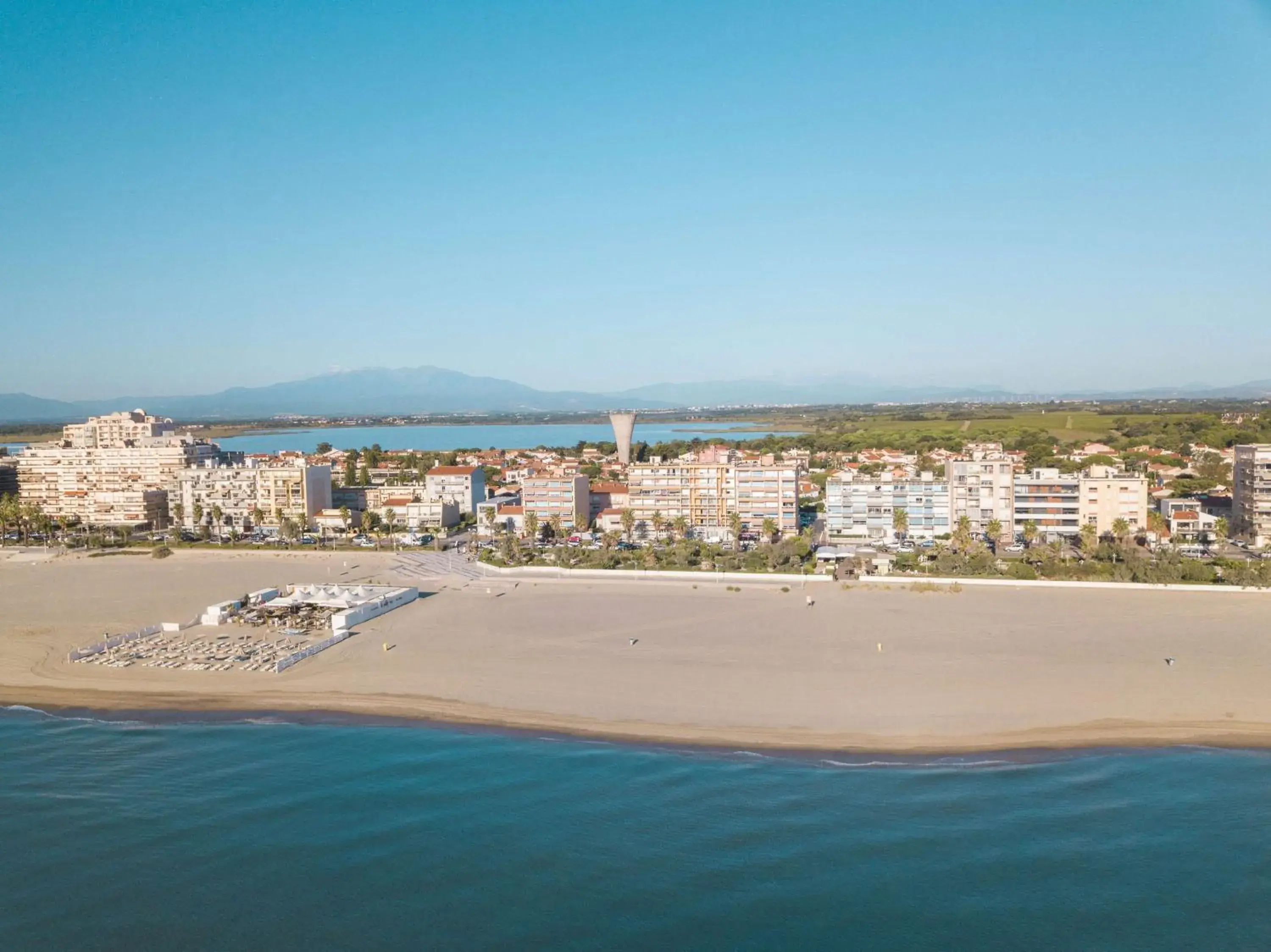 Bird's eye view, Beach in Best Western Hotel Canet-Plage