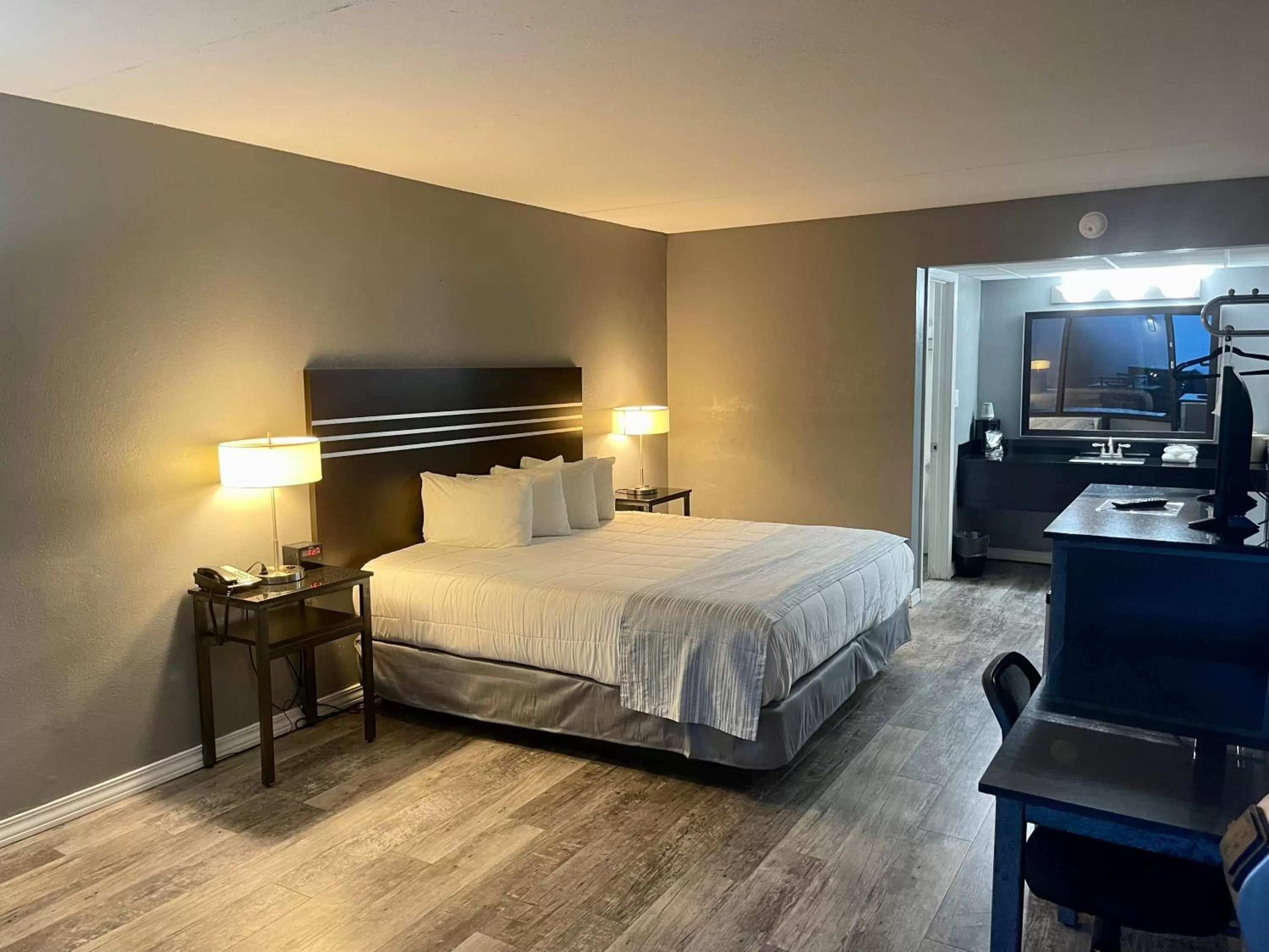 Bedroom, Bed in Lake Norfork Resort