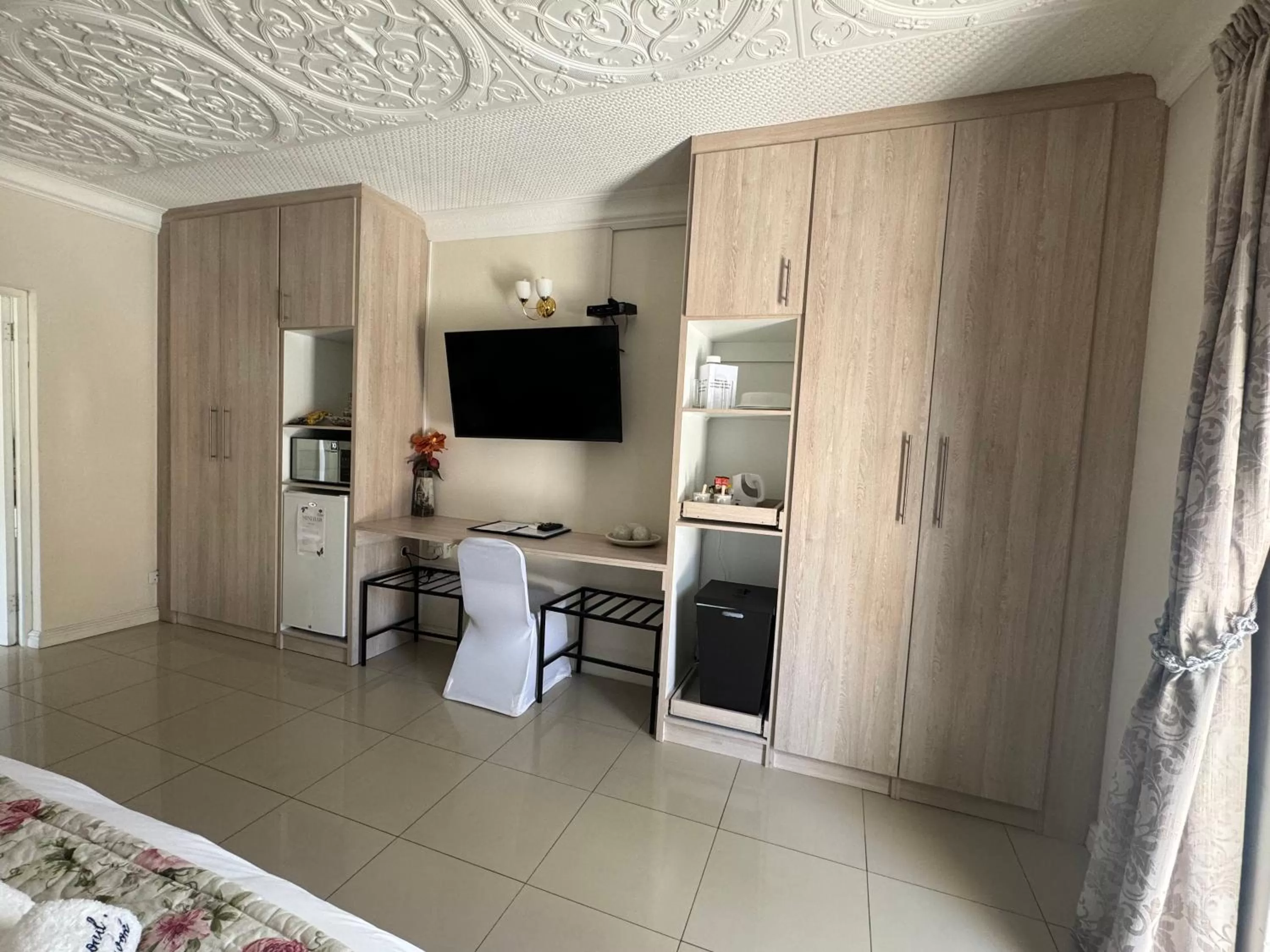 TV and multimedia, Bed in Blue Diamond Lodge & Spa