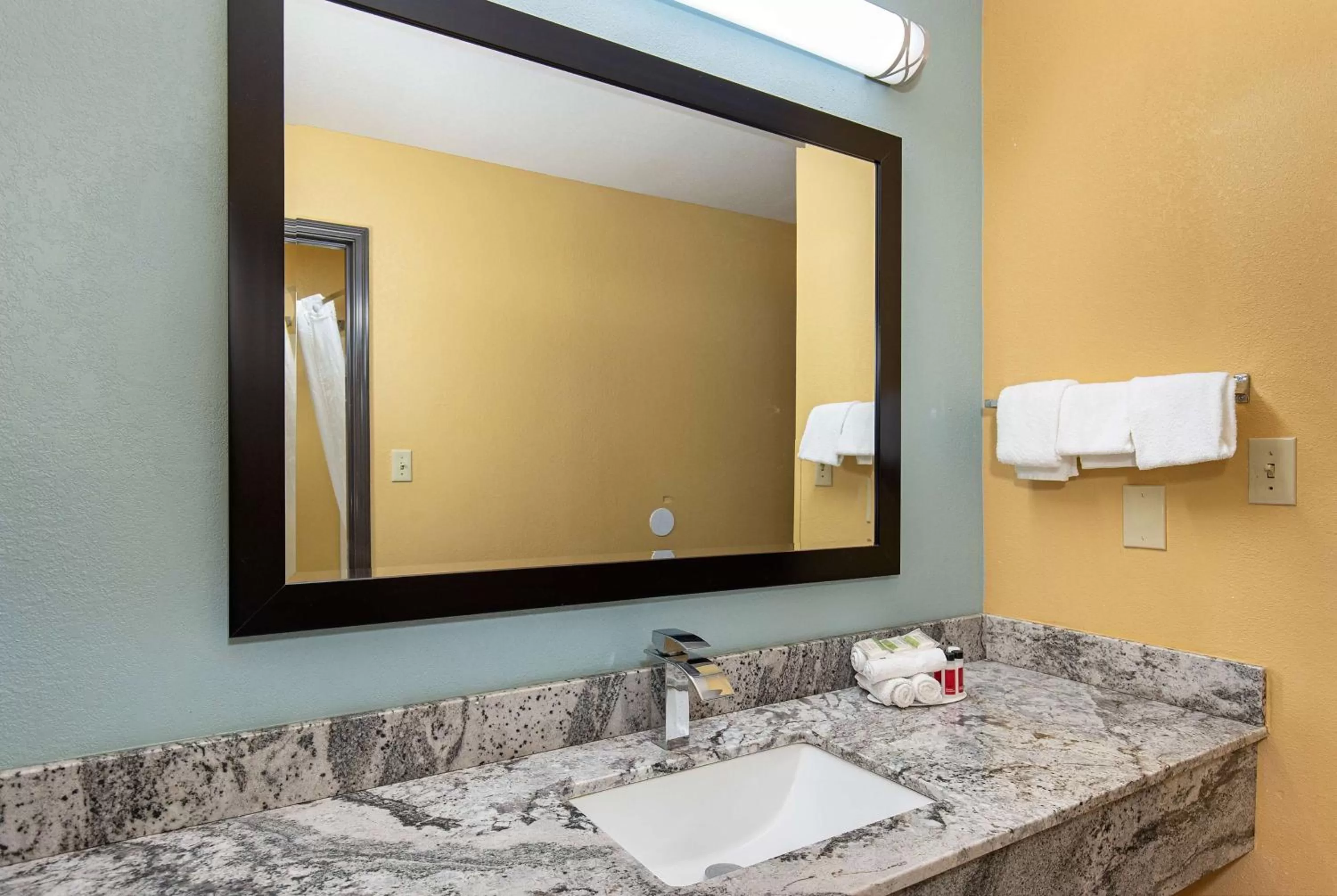 TV and multimedia in Super 8 by Wyndham Eddyville/Kuttawa