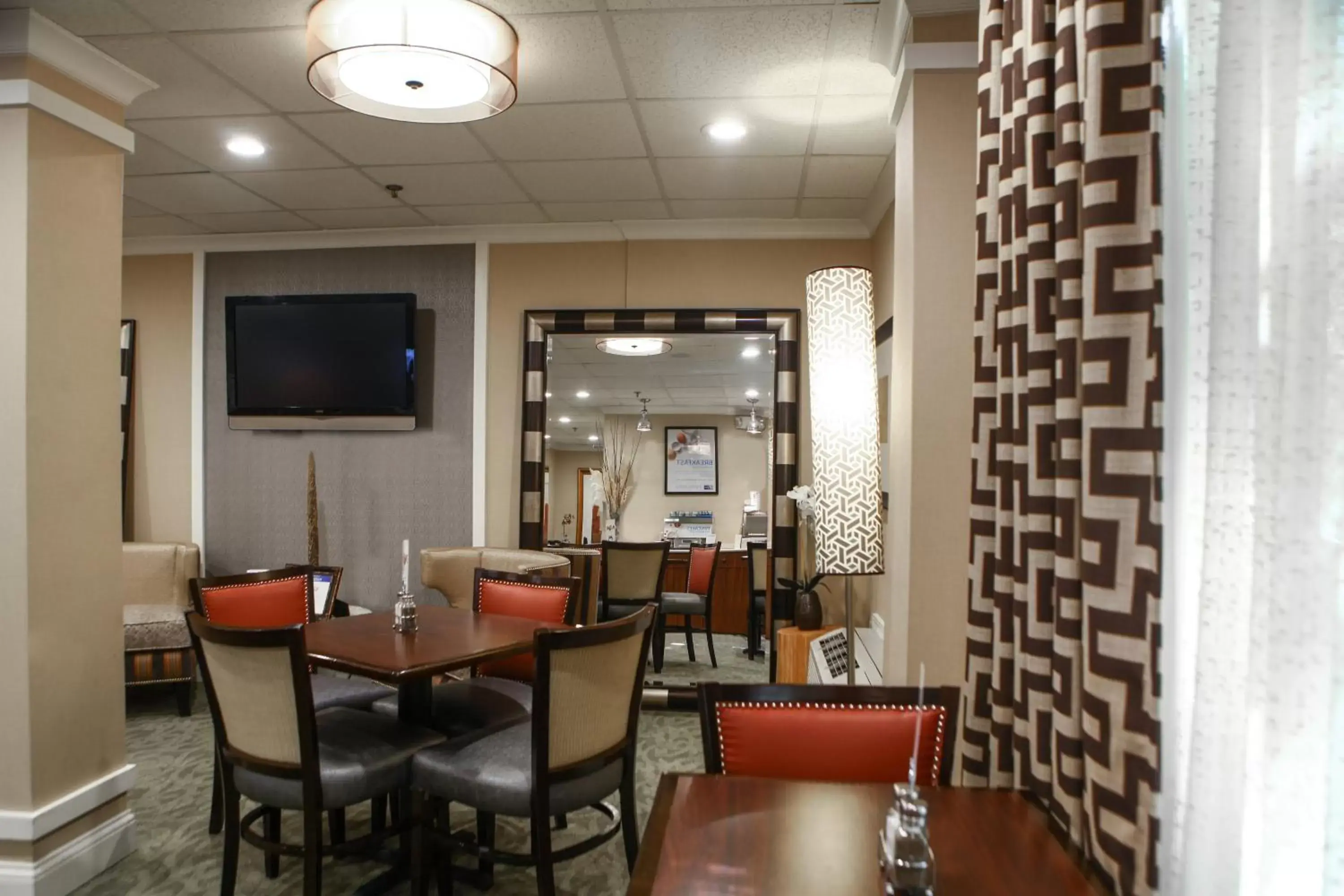 Breakfast, Restaurant/Places to Eat in Holiday Inn Express Hotel & Suites - Atlanta/Emory University Area, an IHG Hotel