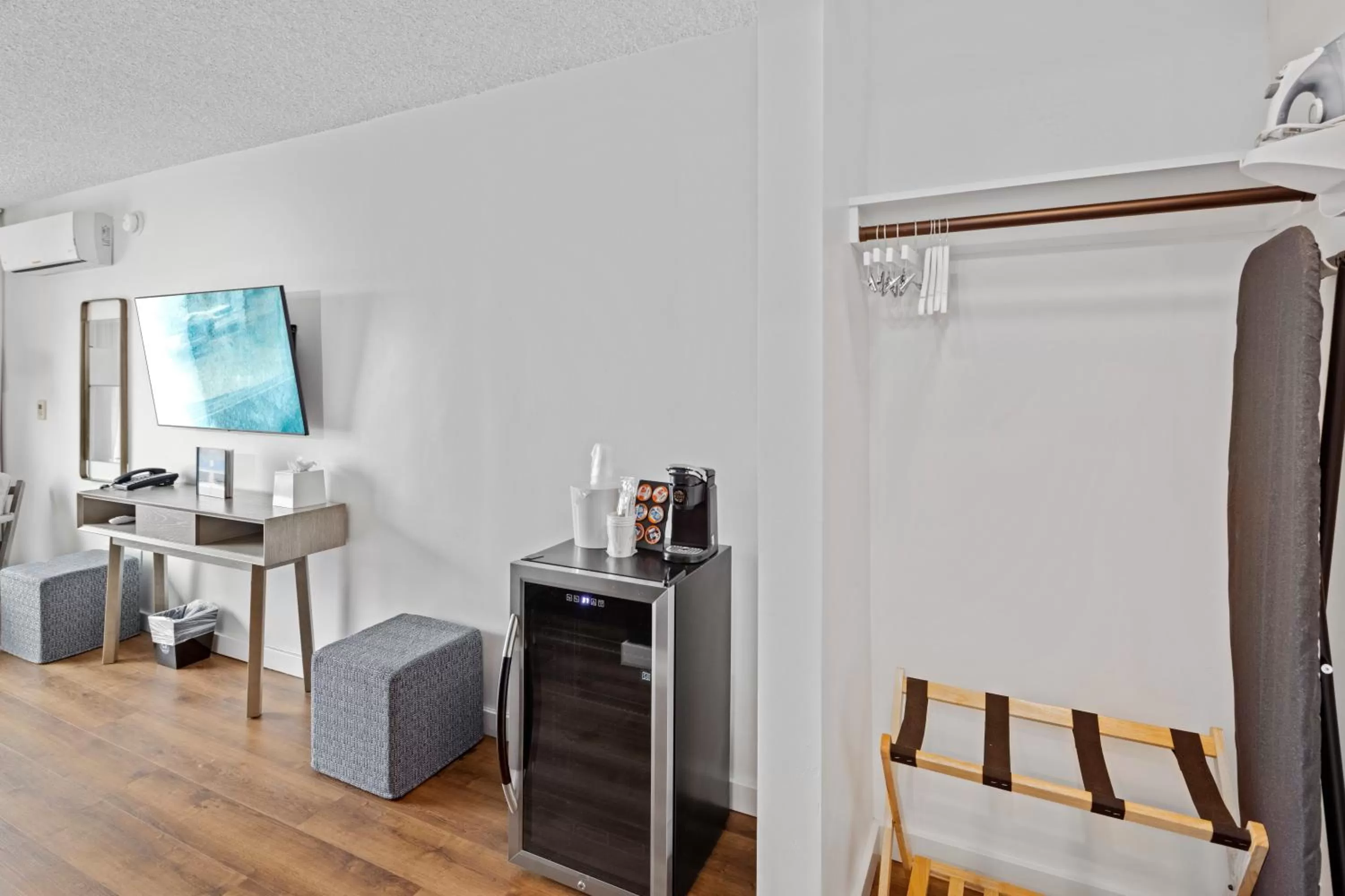 Bedroom in Sea Harbor Hotel - San Diego