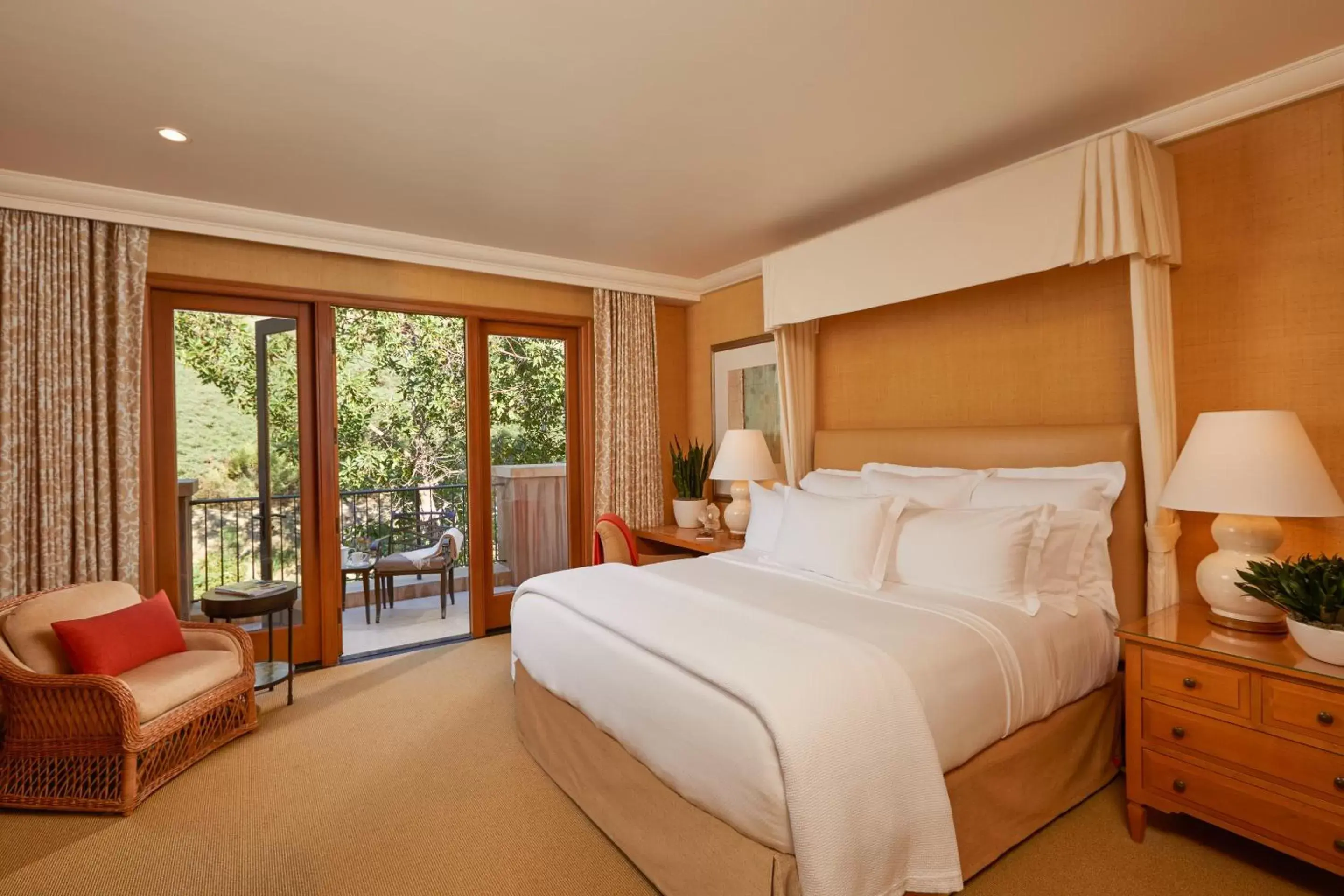 Bedroom, Bed in Resort at Pelican Hill
