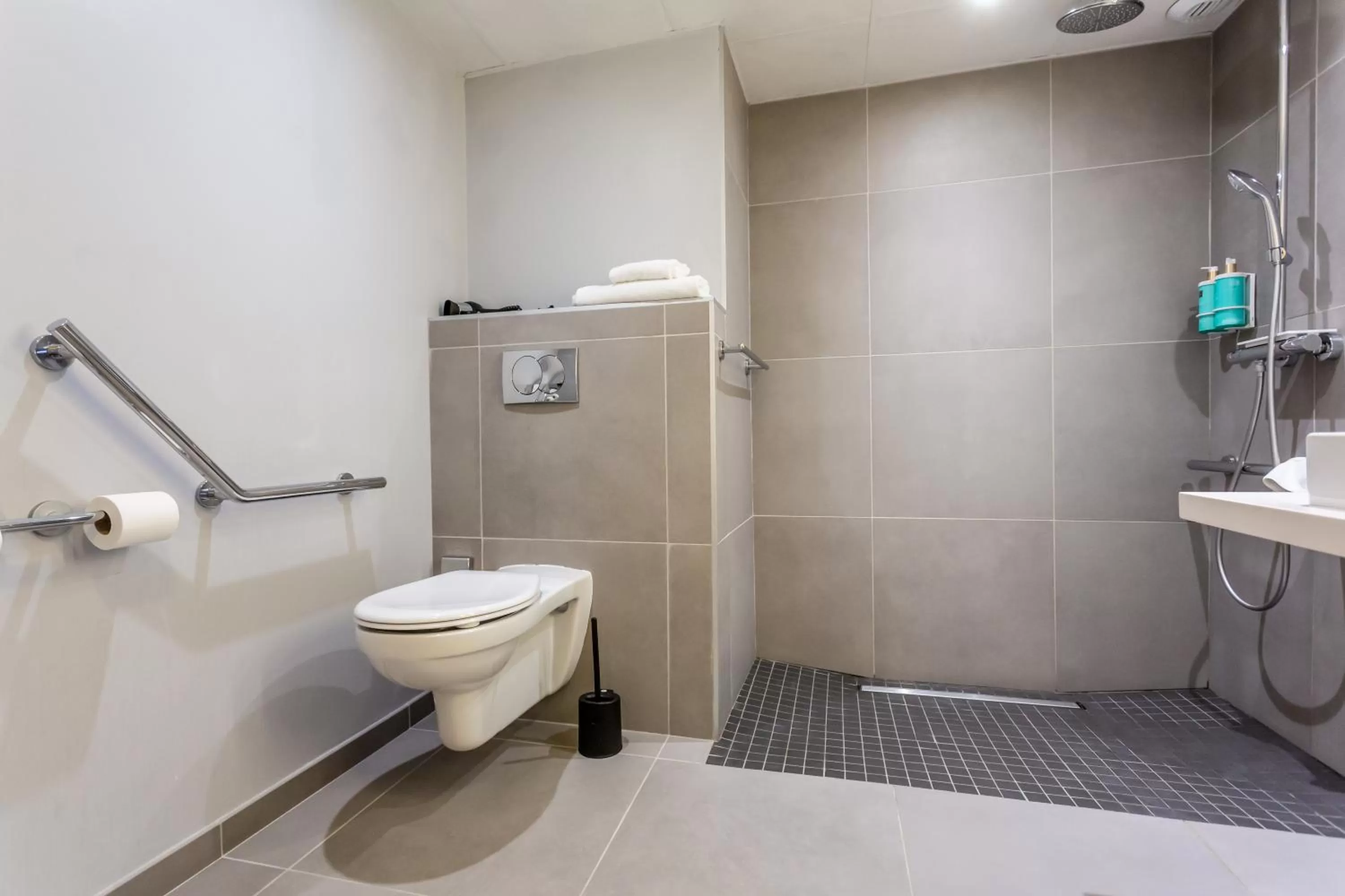 Facility for disabled guests in Novotel Bourges