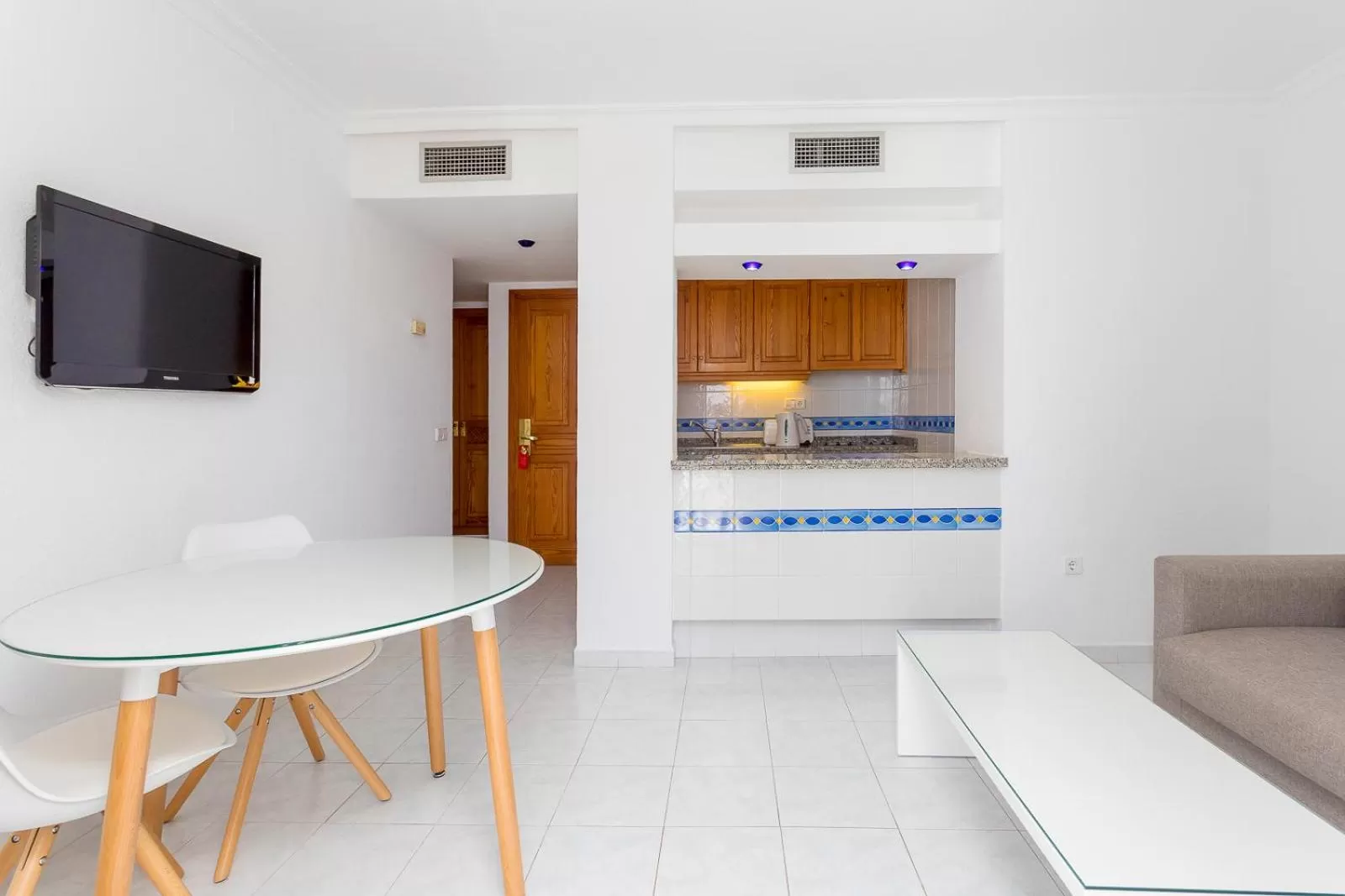 Kitchen or kitchenette in Aparthotel Duquesa Playa