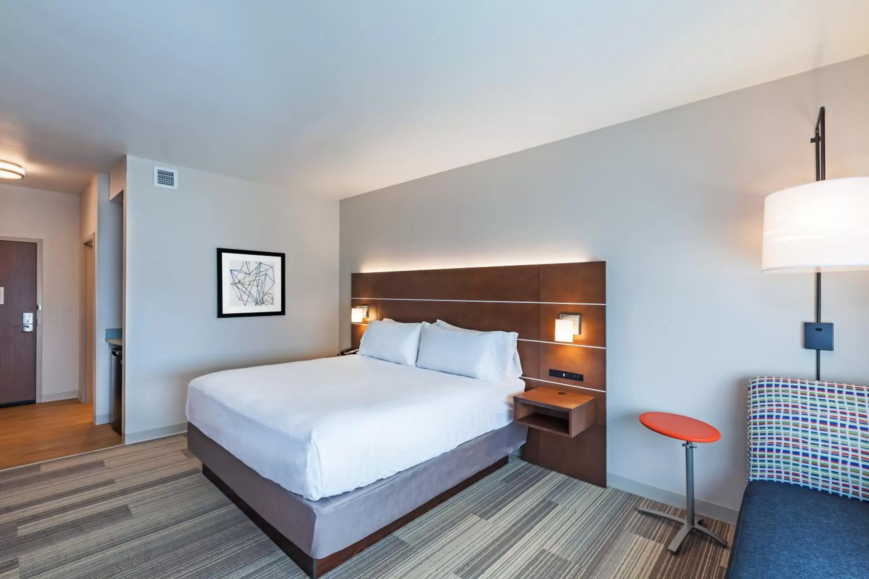 Photo of the whole room, Bed in Holiday Inn Express and Suites Chanute, an IHG Hotel