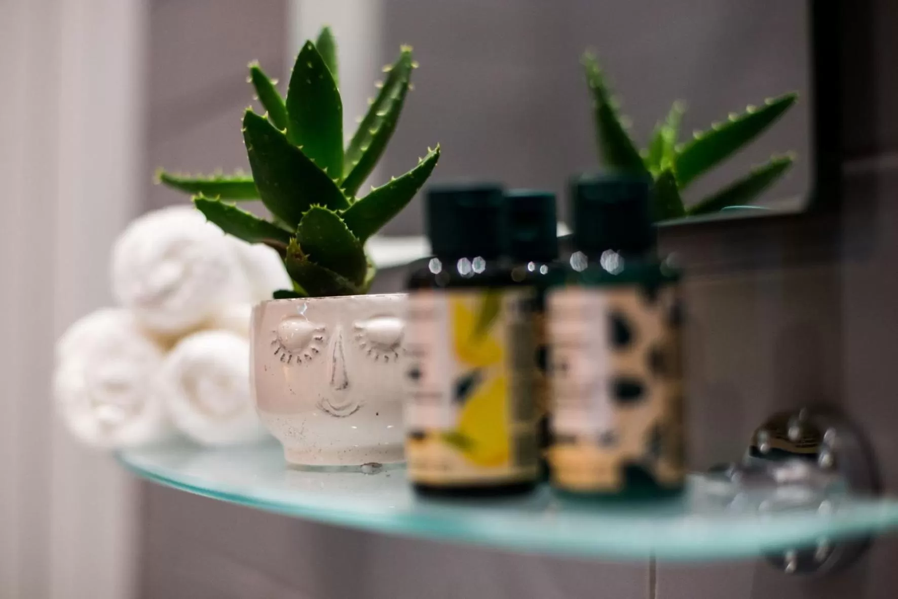 Bathroom in Athens Gem