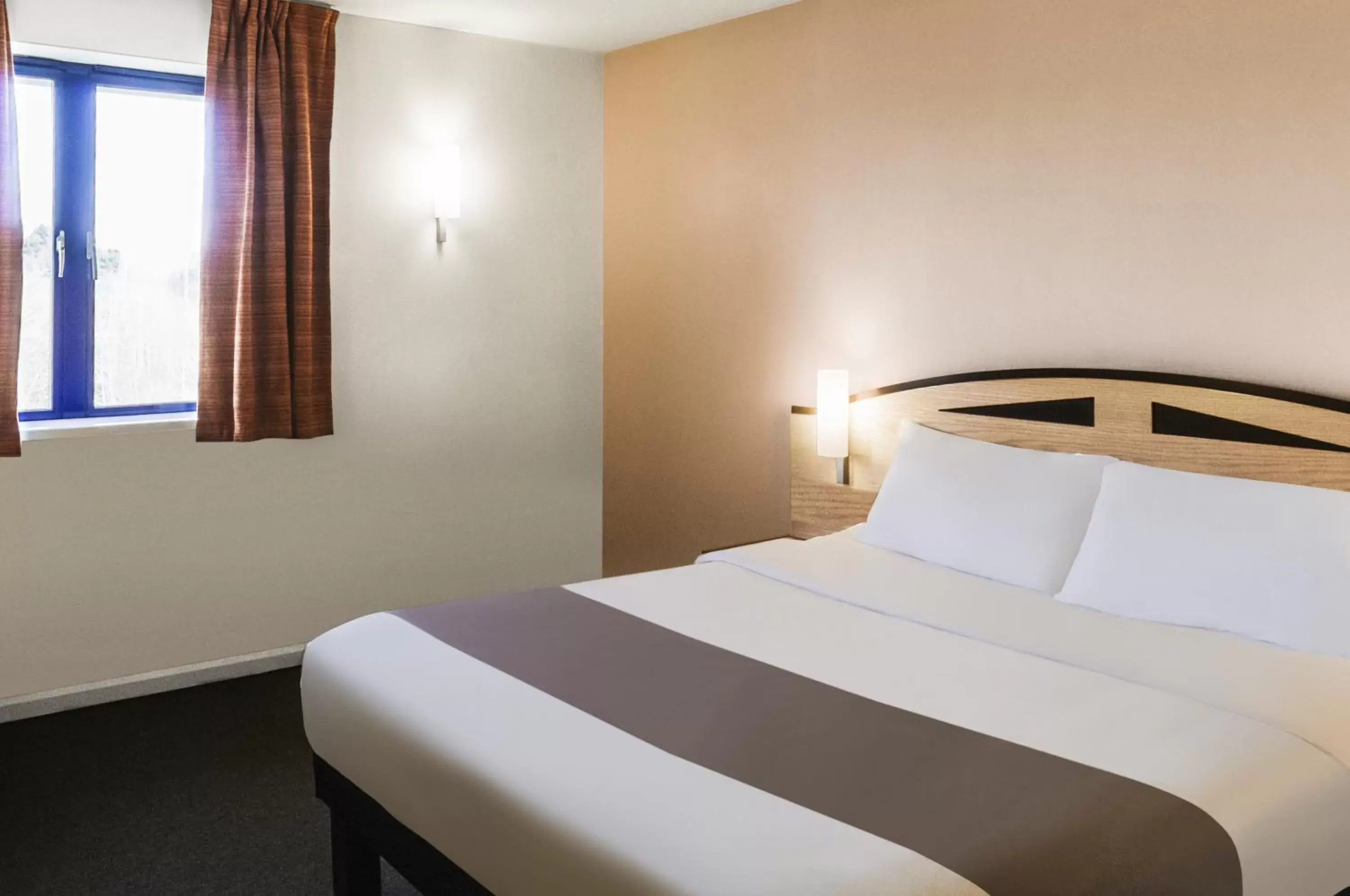 Photo of the whole room, Bed in ibis Chesterfield Centre – Market Town