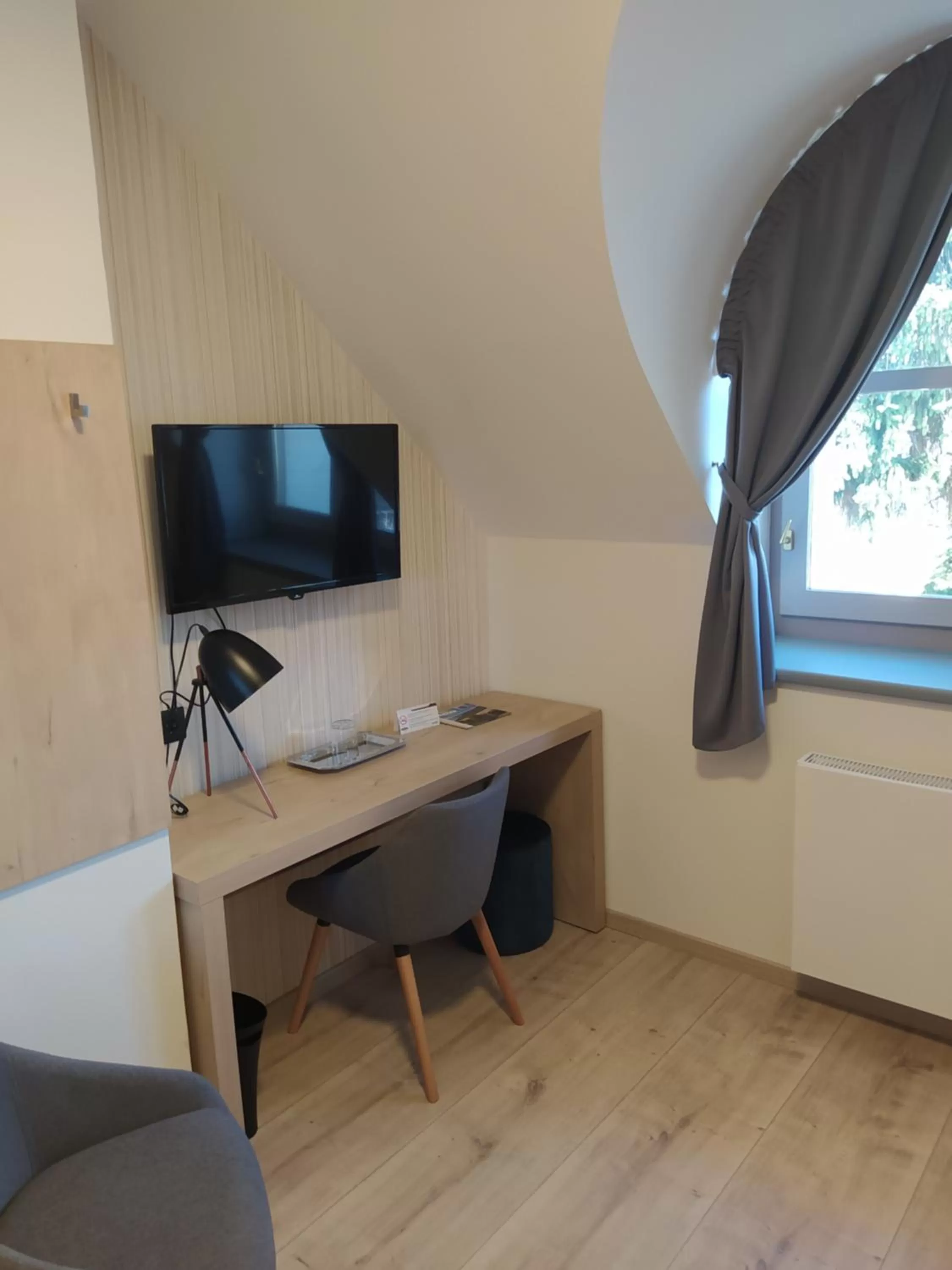 Bedroom, TV/Entertainment Center in Knáb Panzió