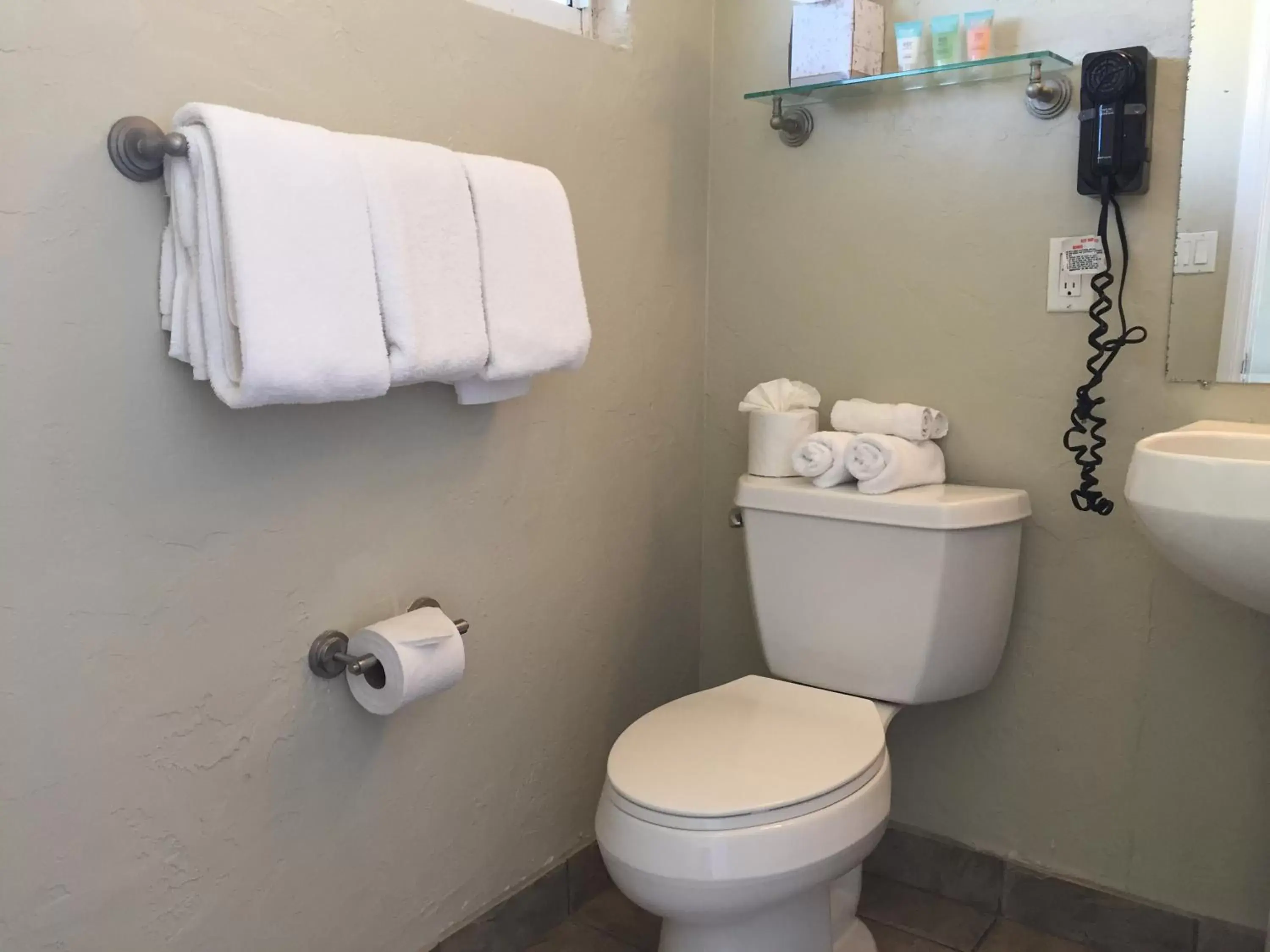 Toilet, Bathroom in Surfer Beach Hotel