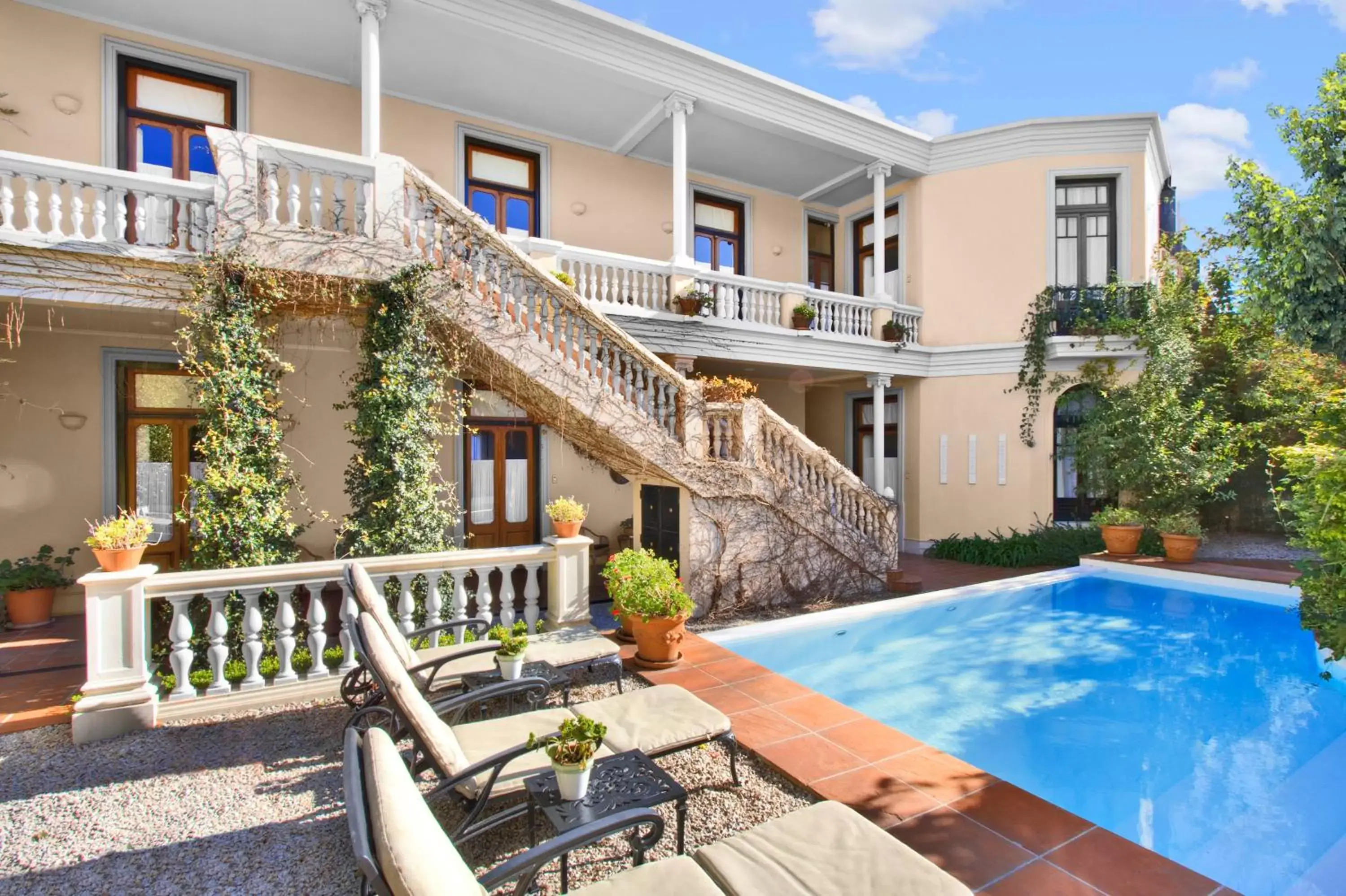 Facade/entrance in Hotel del Casco Facade/entrance in Hotel del Casco