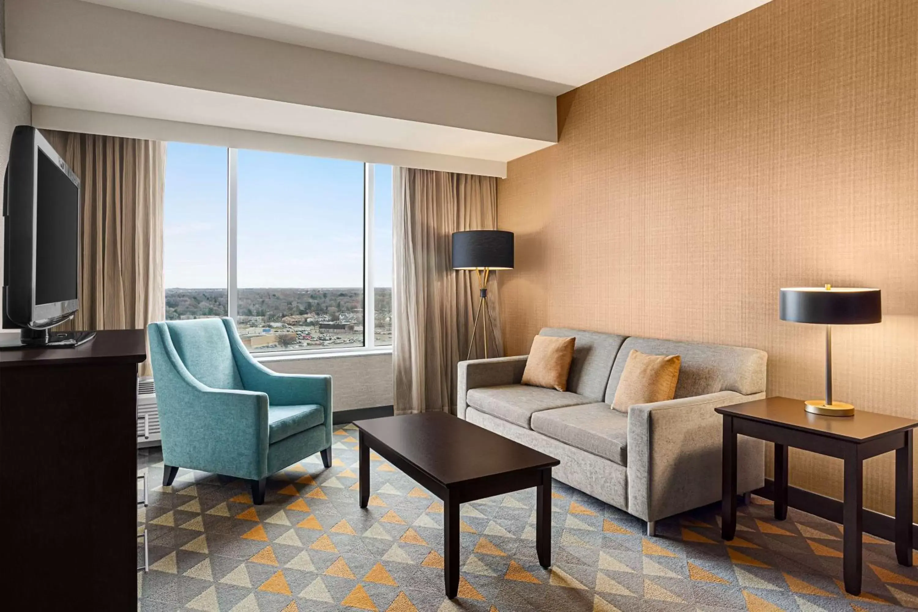 Living room, Seating Area in Doubletree By Hilton Pointe Claire Montreal Airport West