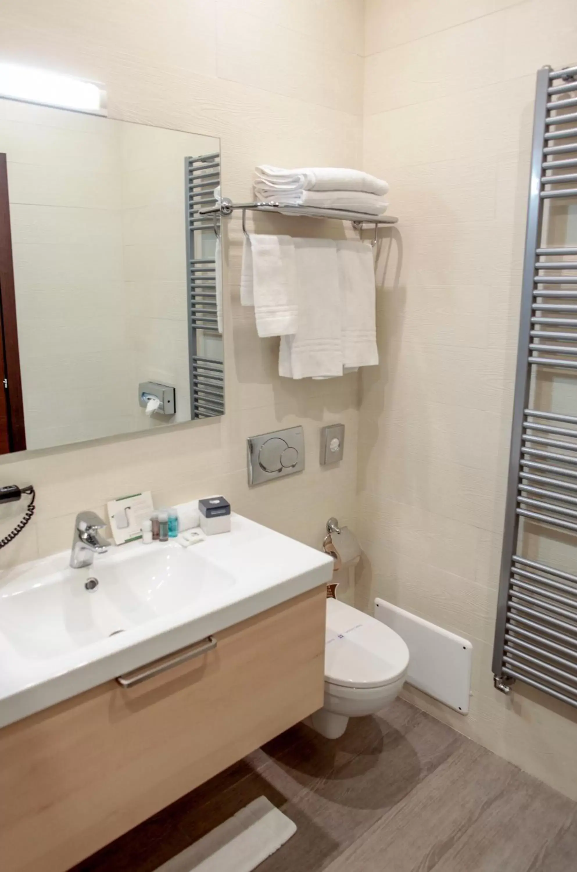 Bathroom in Best Western Plus Hotel Modena Resort
