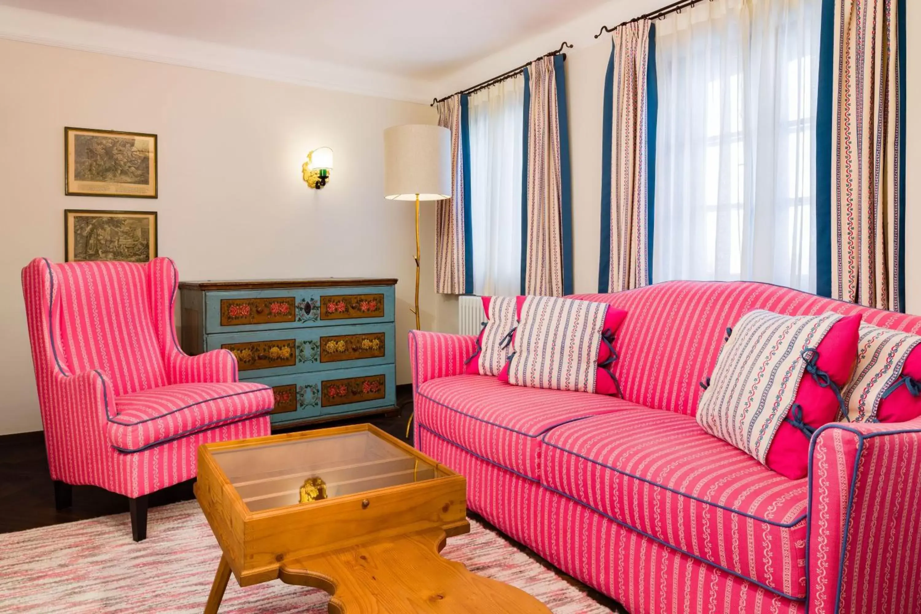 Photo of the whole room, Seating Area in Hotel Goldener Hirsch, A Luxury Collection Hotel, Salzburg