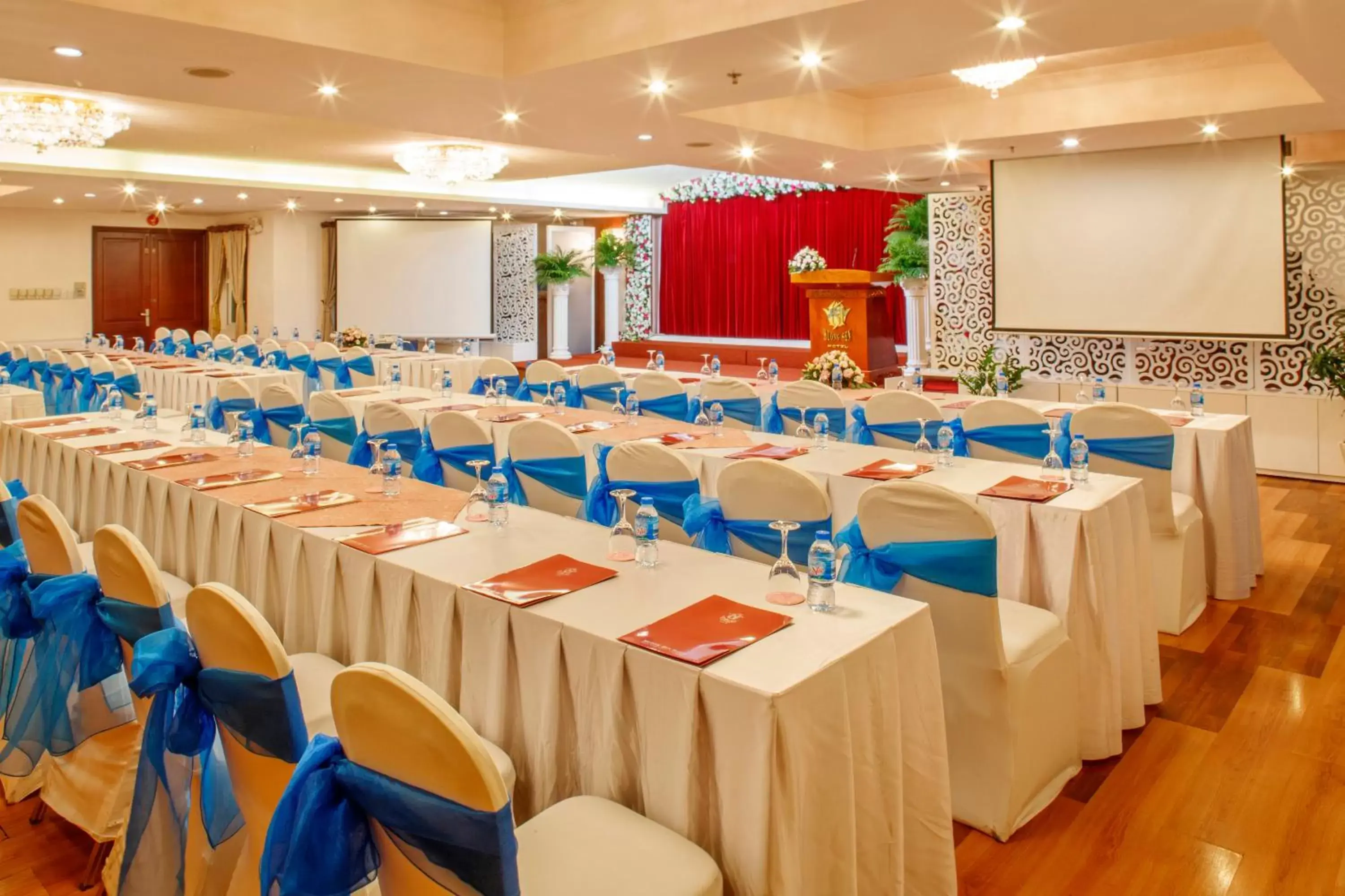 Meeting/conference room in Huong Sen Hotel Meeting/conference room in Huong Sen Hotel