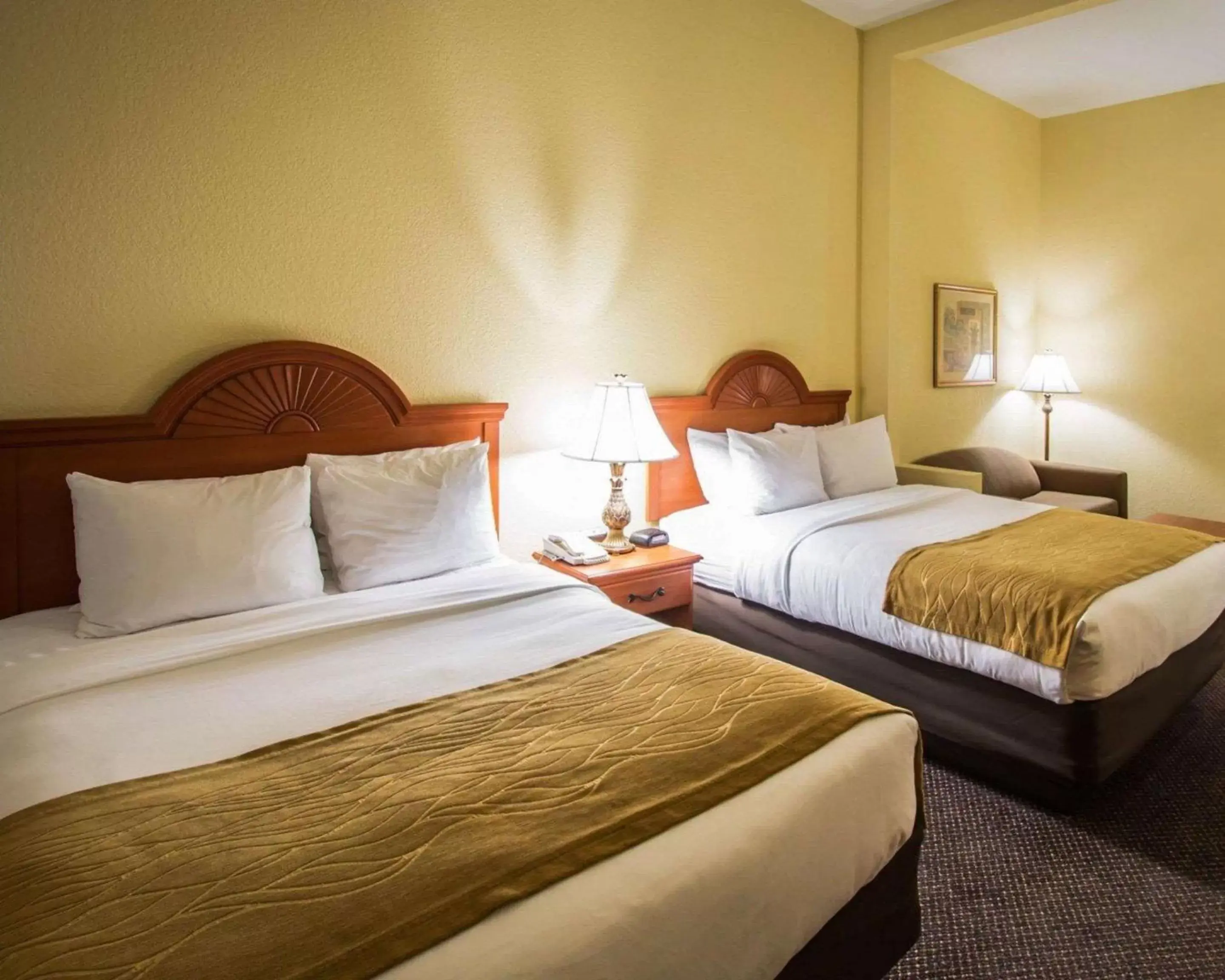 Photo of the whole room, Bed in Comfort Inn & Suites Jupiter I-95