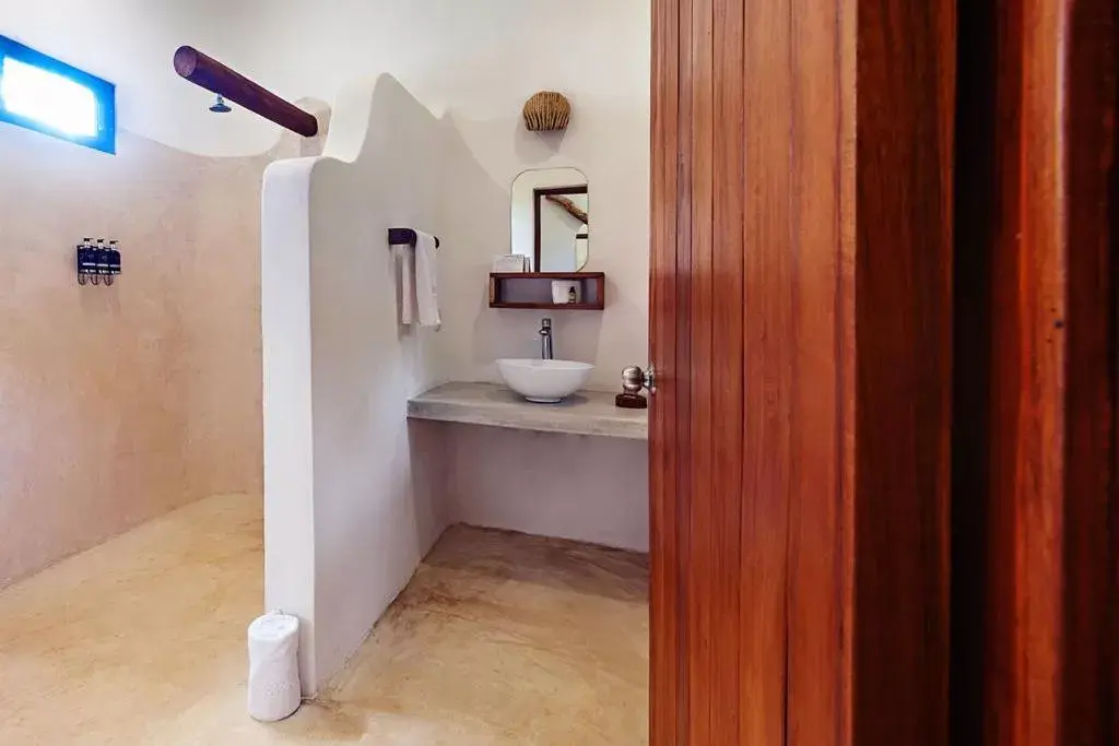 Toilet, Bathroom in Mi Kasa Tu Kasa Bacalar by Nah Hotels