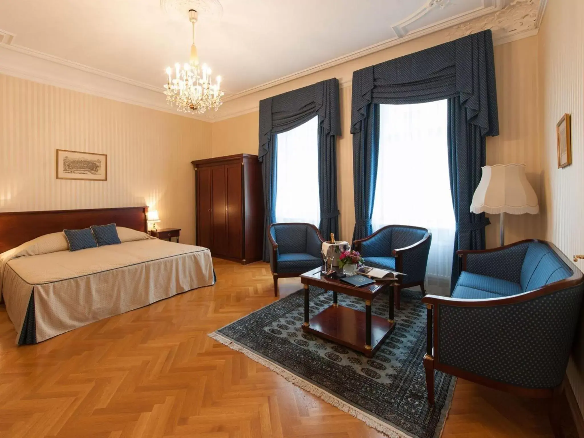 Bedroom, Seating Area in Hotel Ambassador
