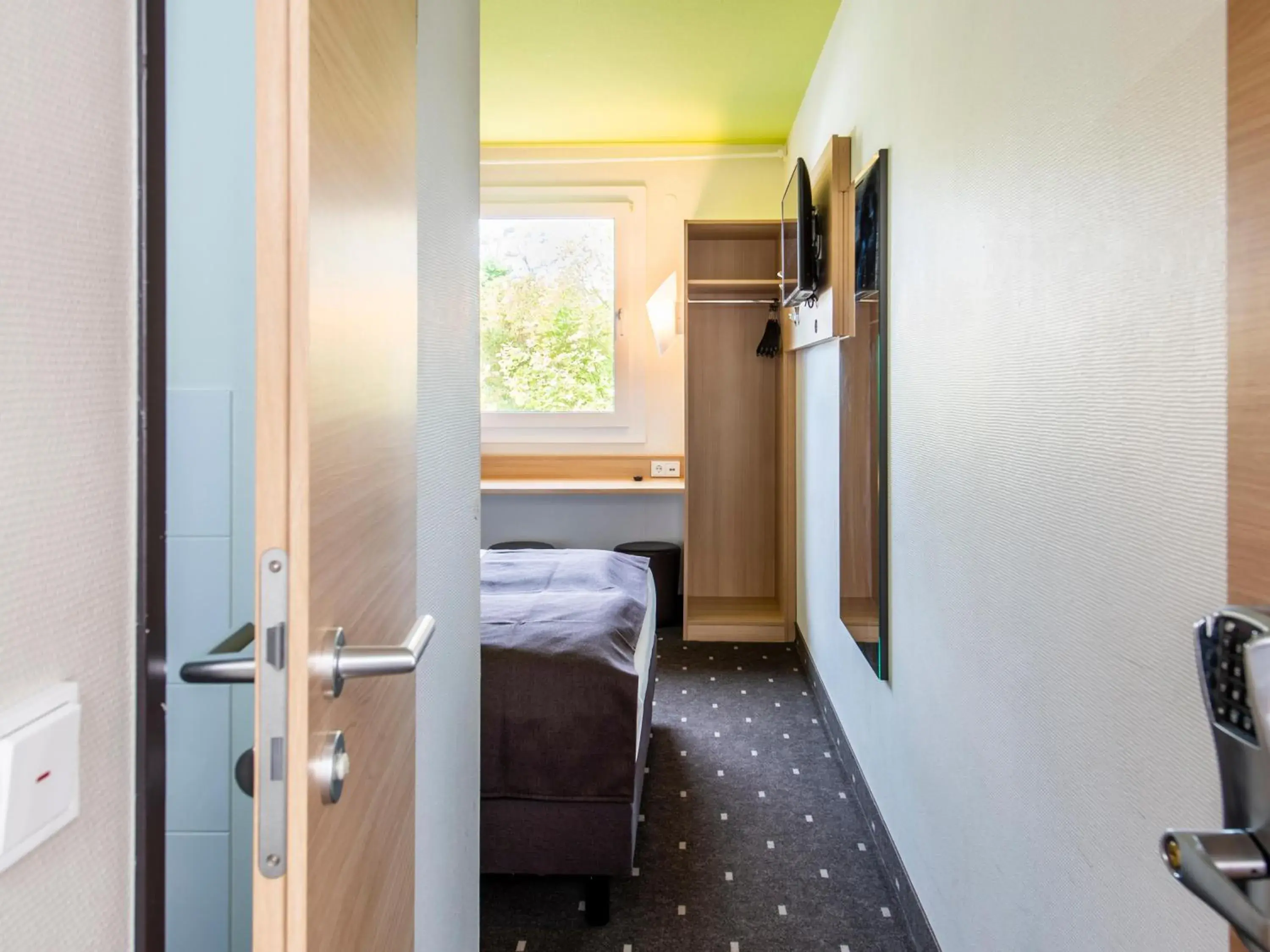 Bed, Bathroom in B&B Hotel Ingolstadt