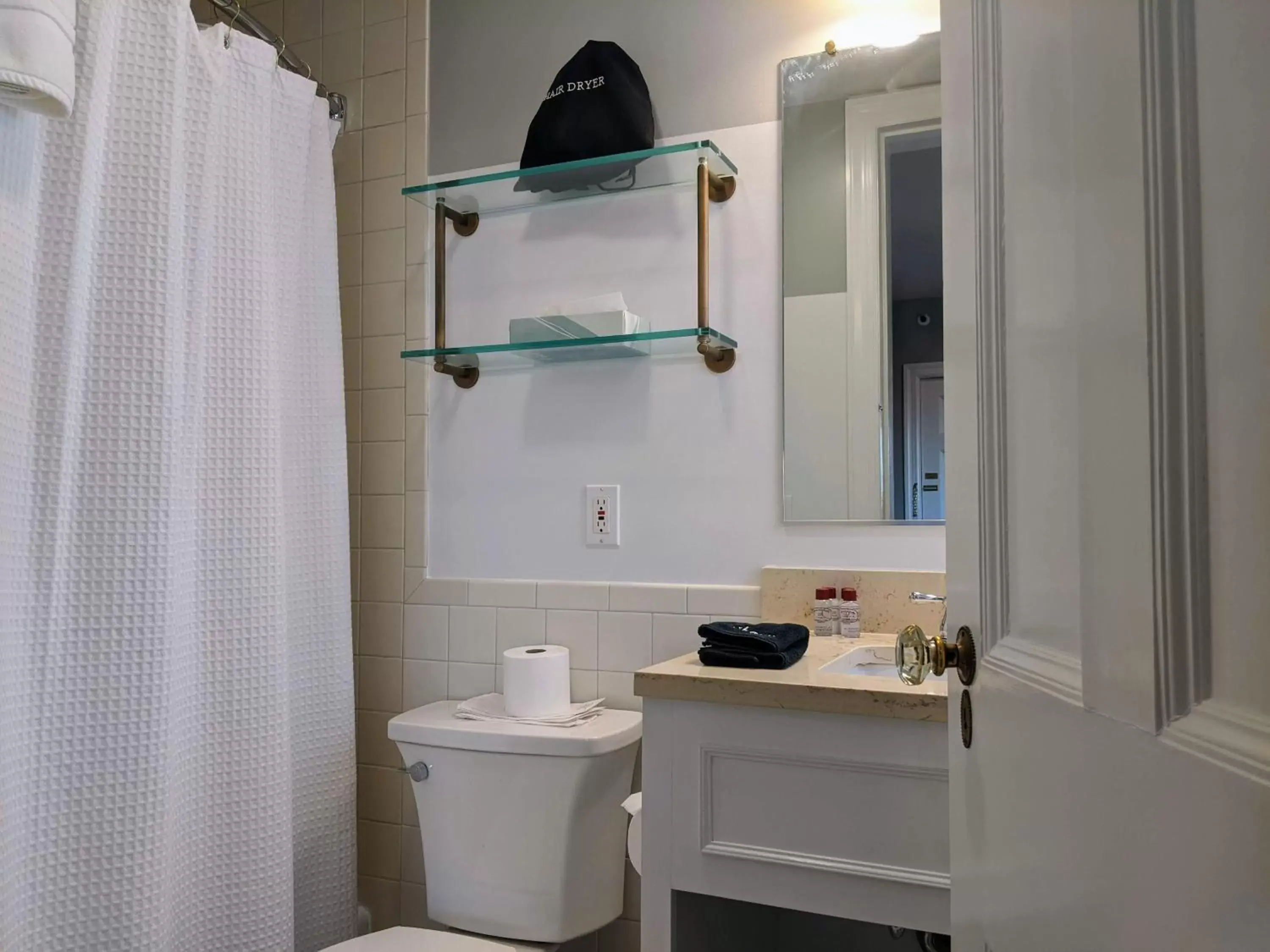 Bathroom in Stanton House Inn