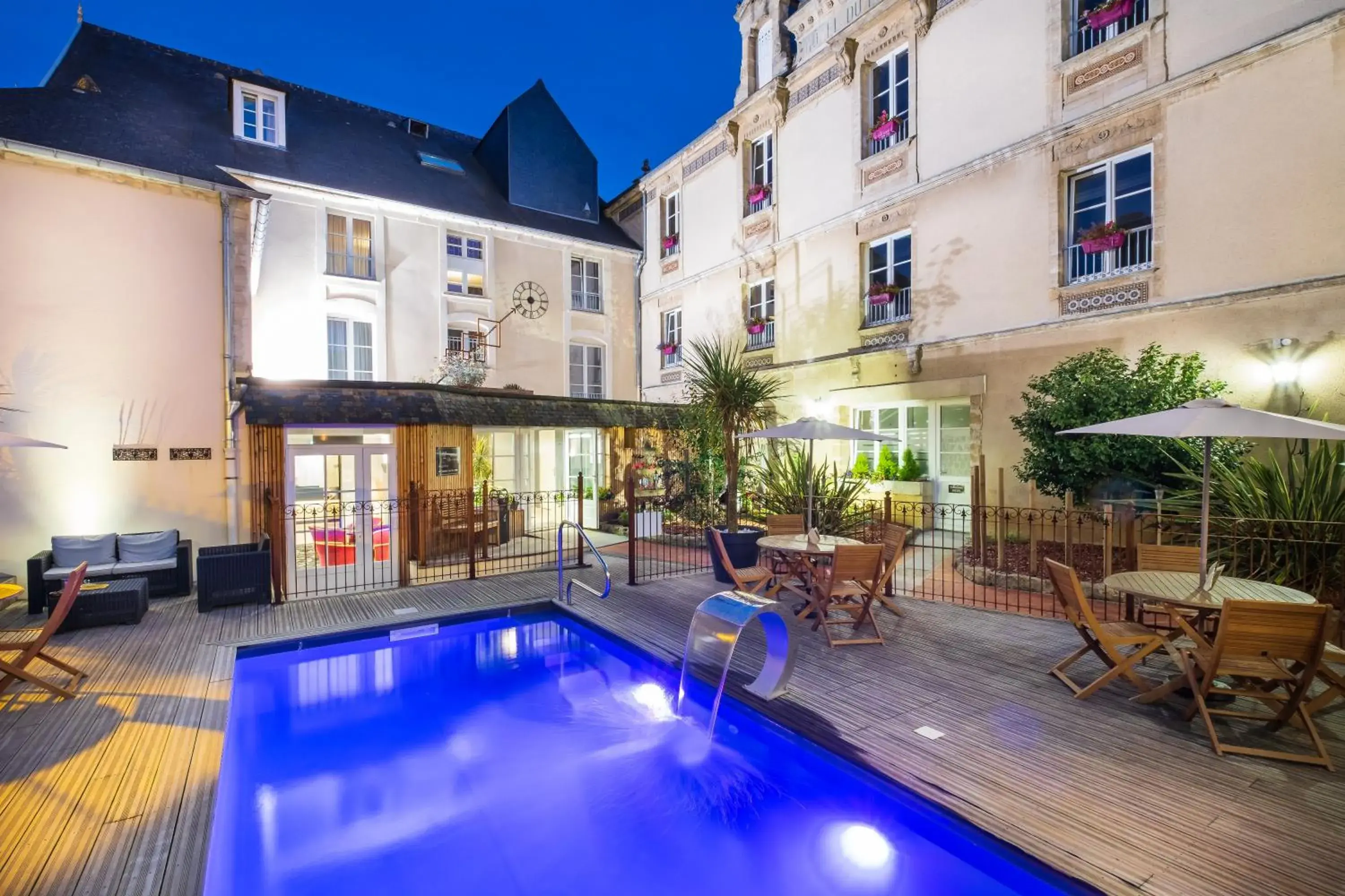 Property building, Swimming Pool in Grand Hotel du Luxembourg