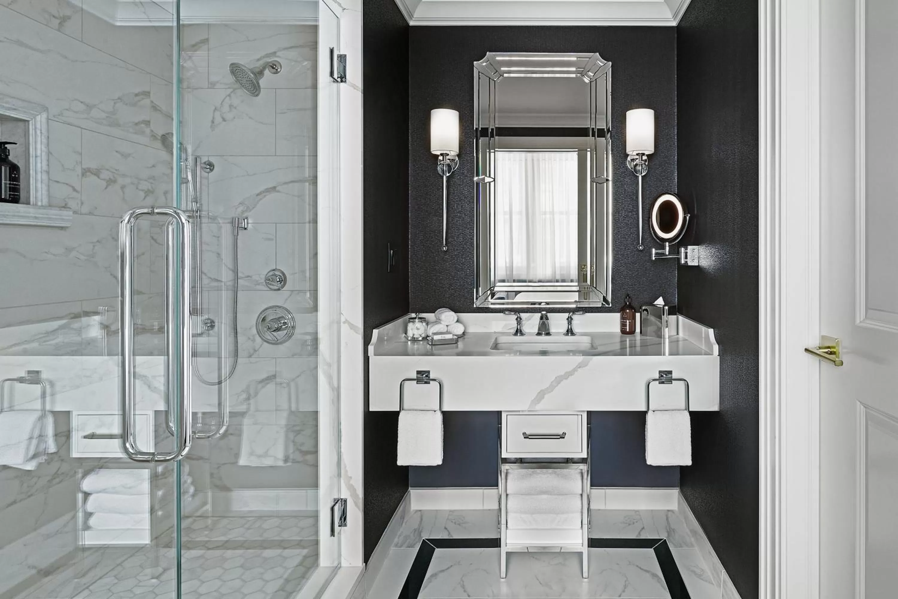 Bathroom in The LaSalle Chicago, Autograph Collection