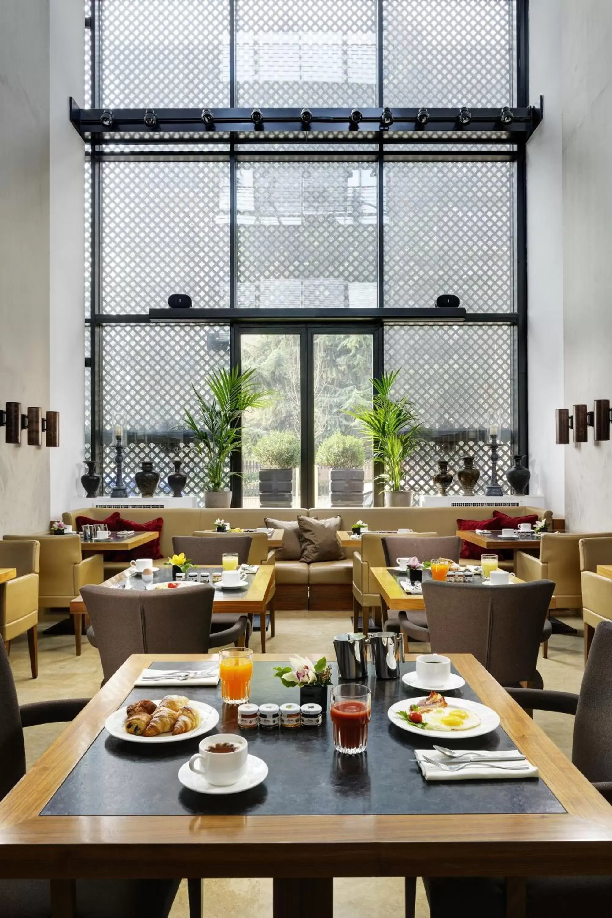 Continental breakfast, Restaurant/Places to Eat in Milan Suite Hotel