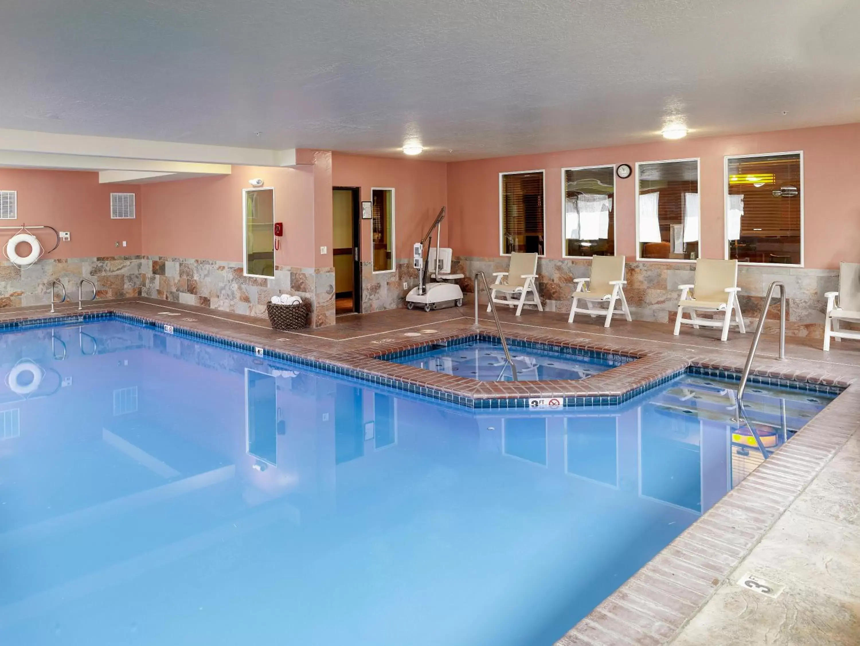 Swimming Pool in Yellowstone Park Hotel