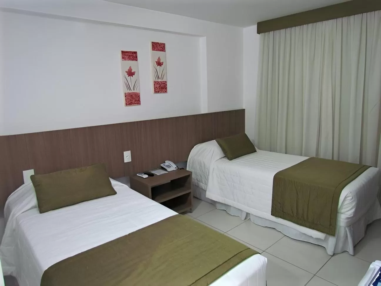 Bed in Villa Park Hotel