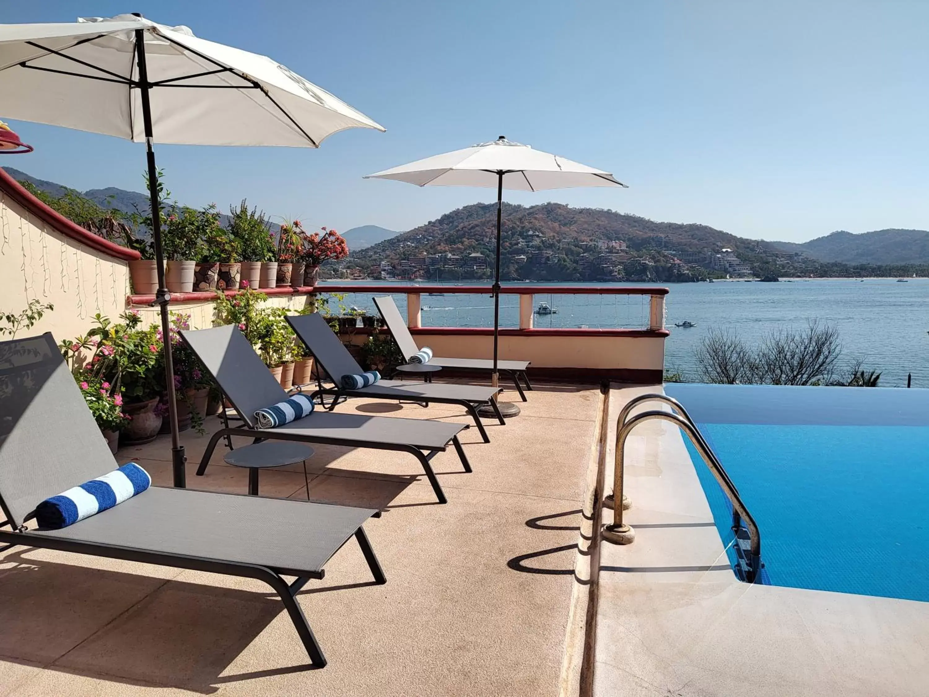 Balcony/Terrace, Swimming Pool in Villa del Pescador