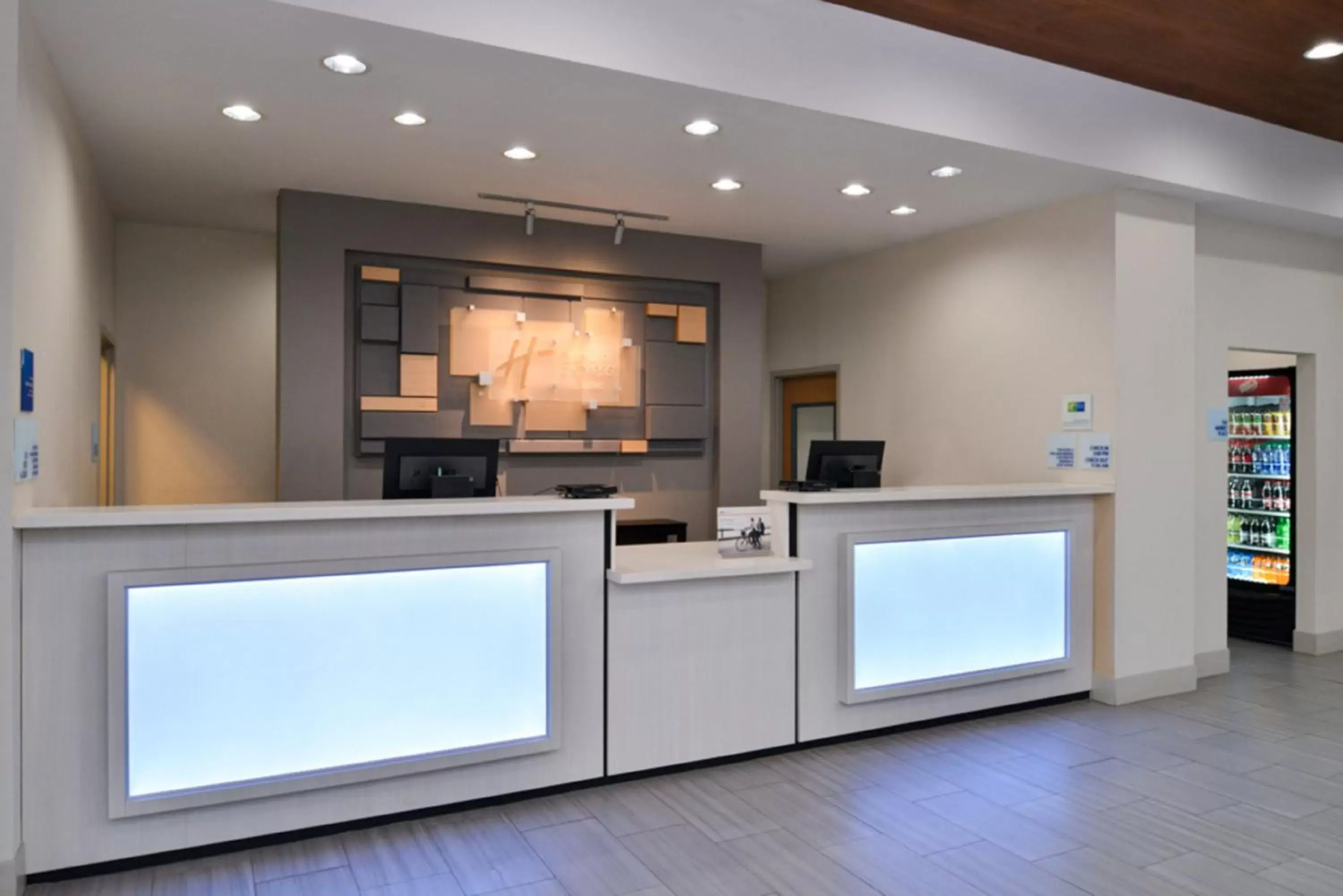 Property building, Lobby/Reception in Holiday Inn Express Hotel & Suites La Place, an IHG Hotel