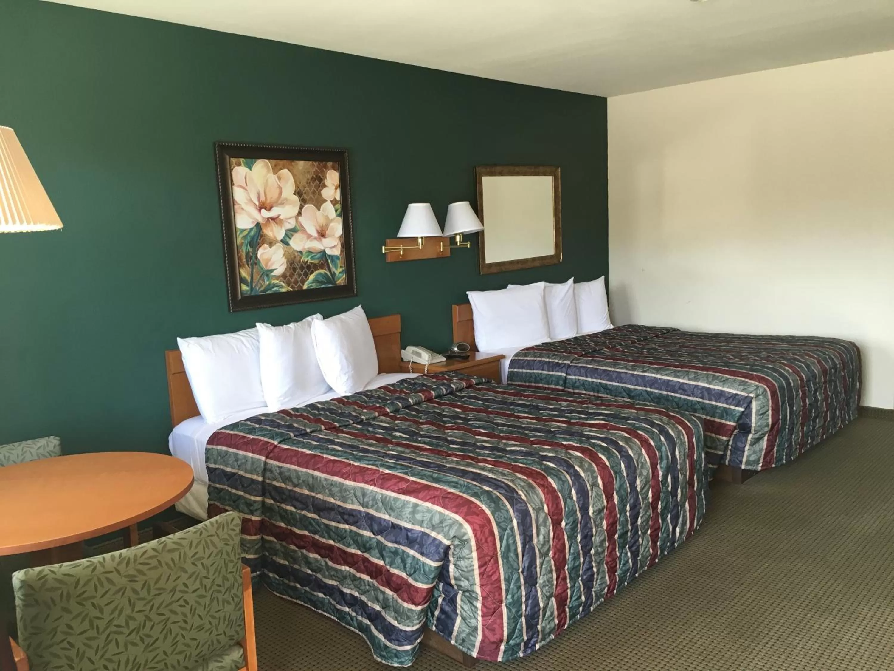 Queen Room with Two Queen Beds No Pets in The Monticello Inn