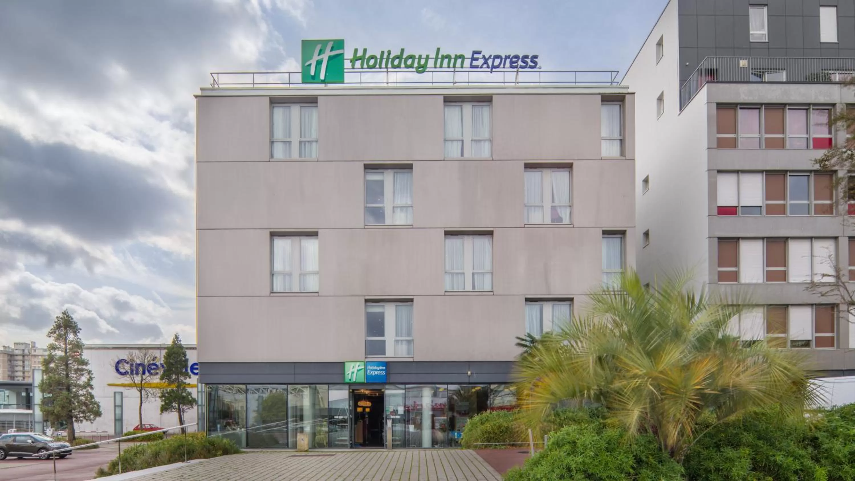 Property building in Holiday Inn Express Saint-Nazaire by IHG