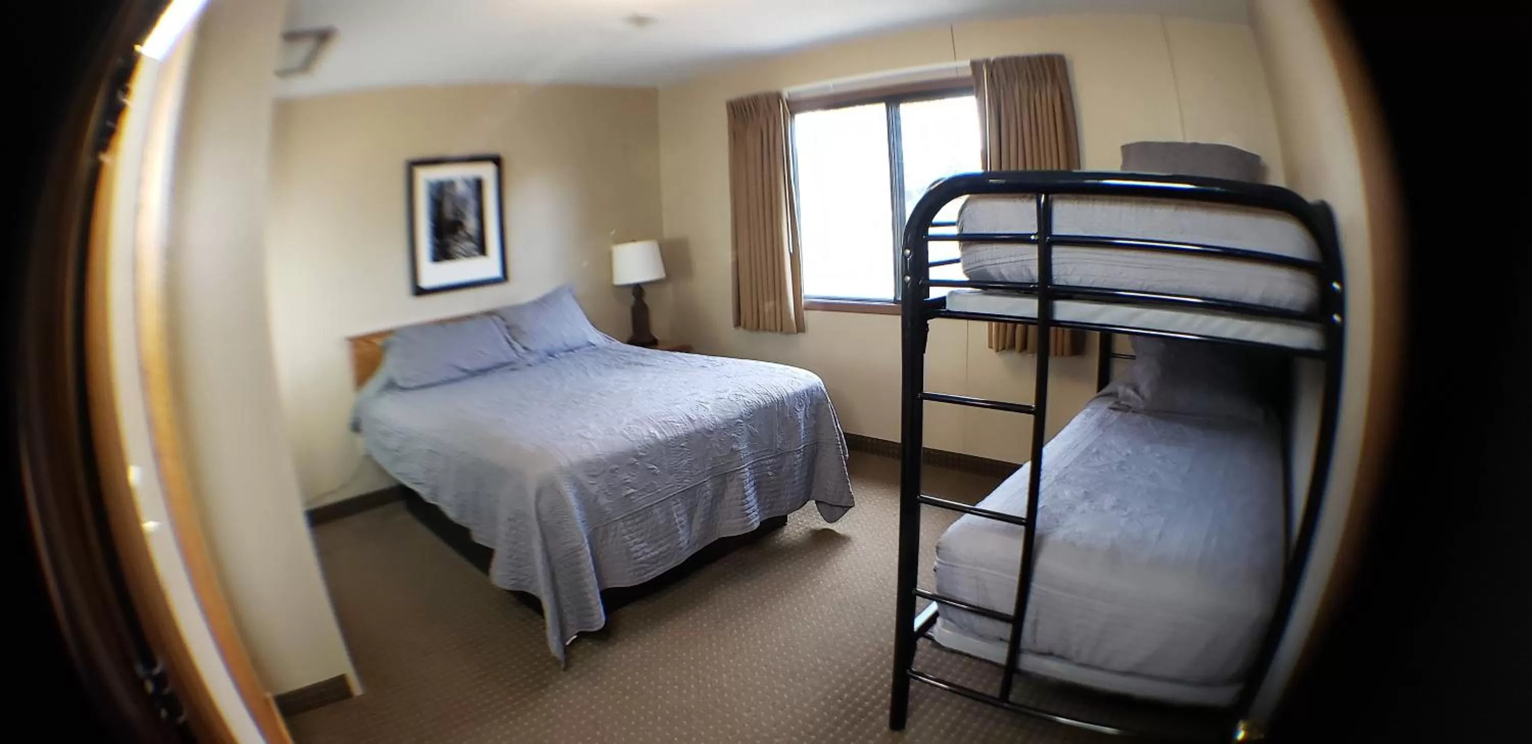 Photo of the whole room, Bed in Lewis & Clark Resort