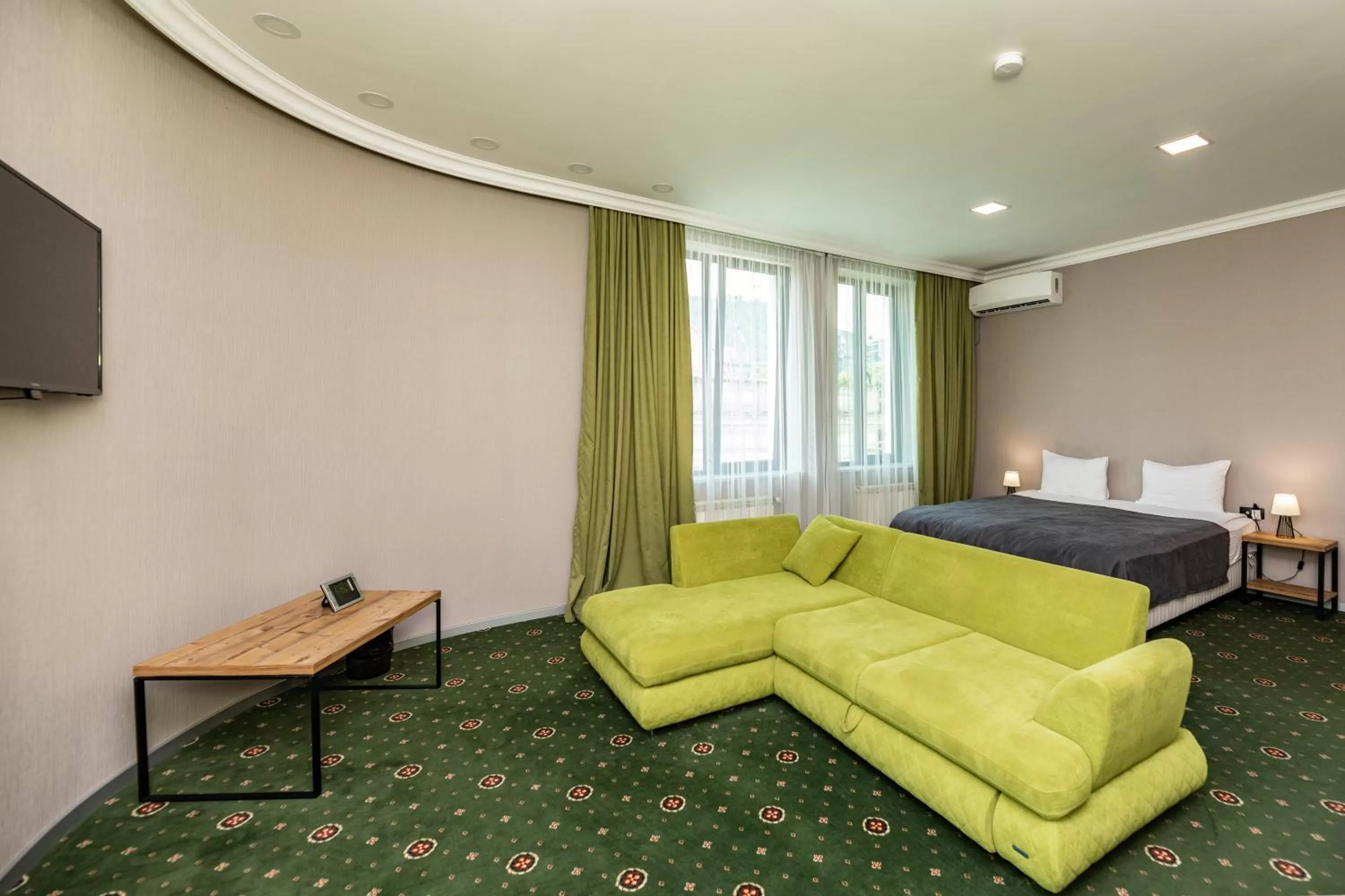 Bed in Old Side Corner