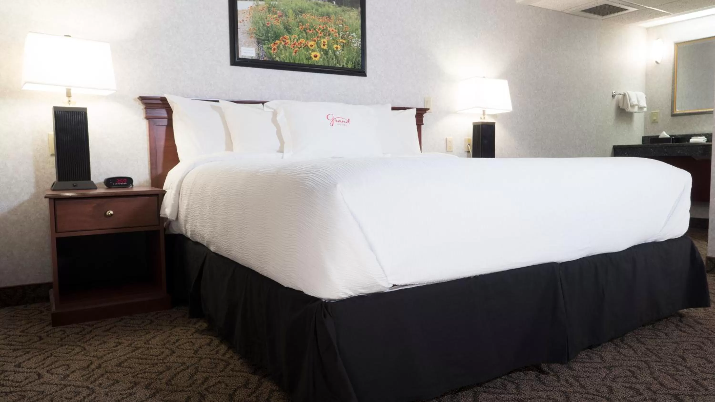 Photo of the whole room, Bed in Grand Hotel